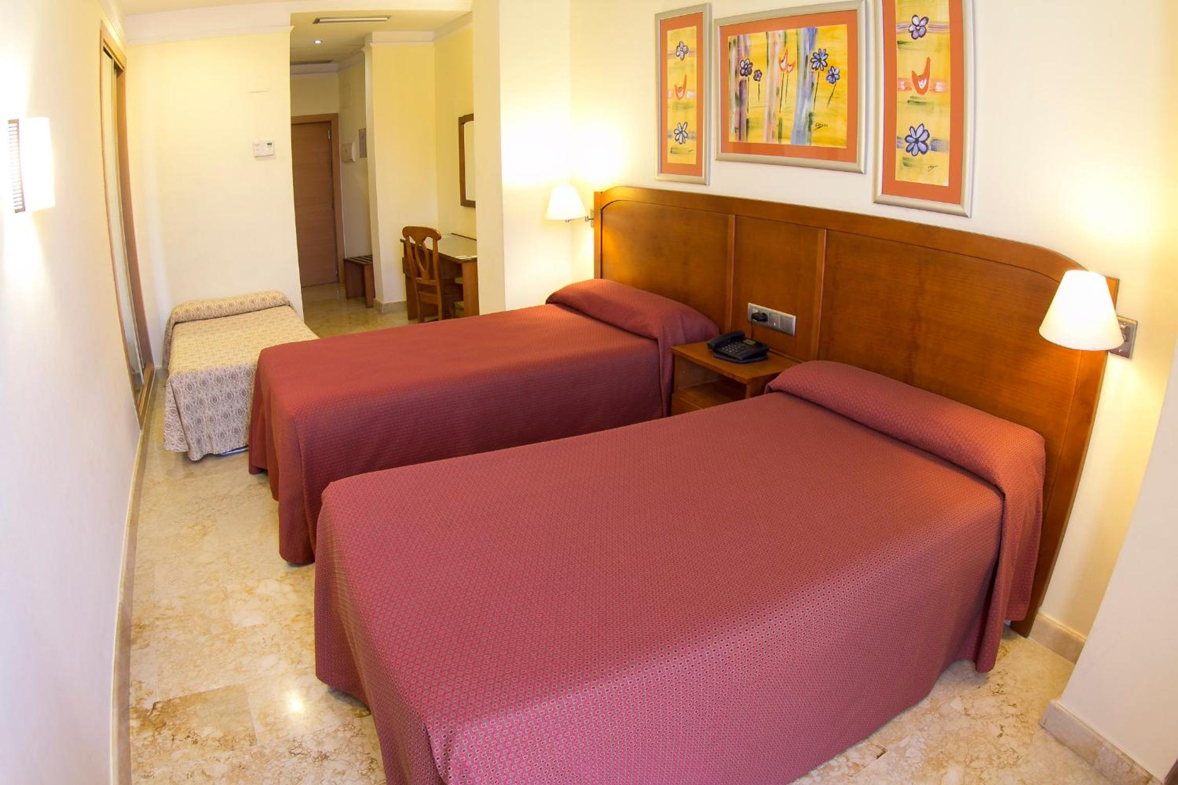Double Room with Extra Bed - Photo 2