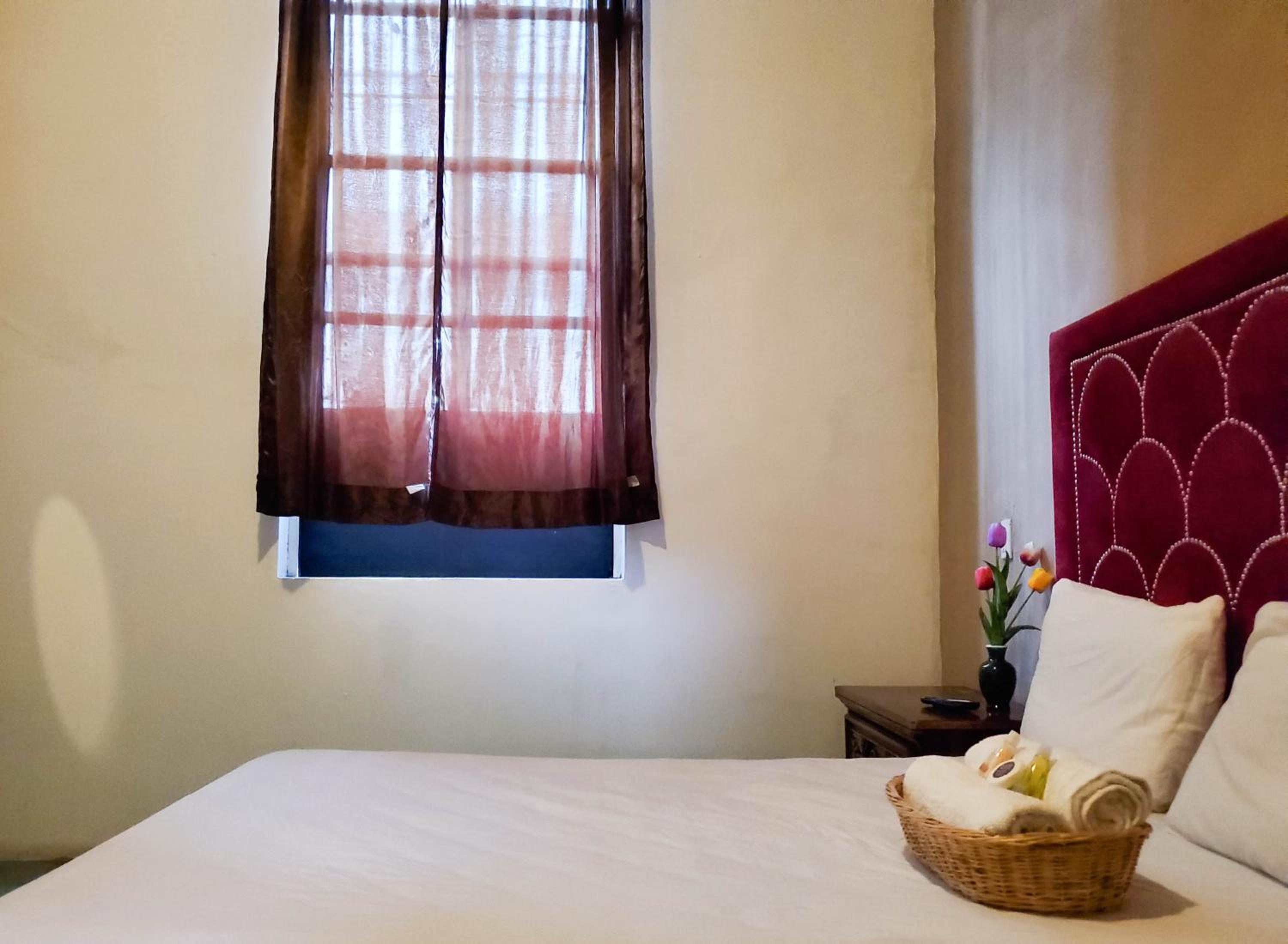 Single Room with Private Bathroom photo 2