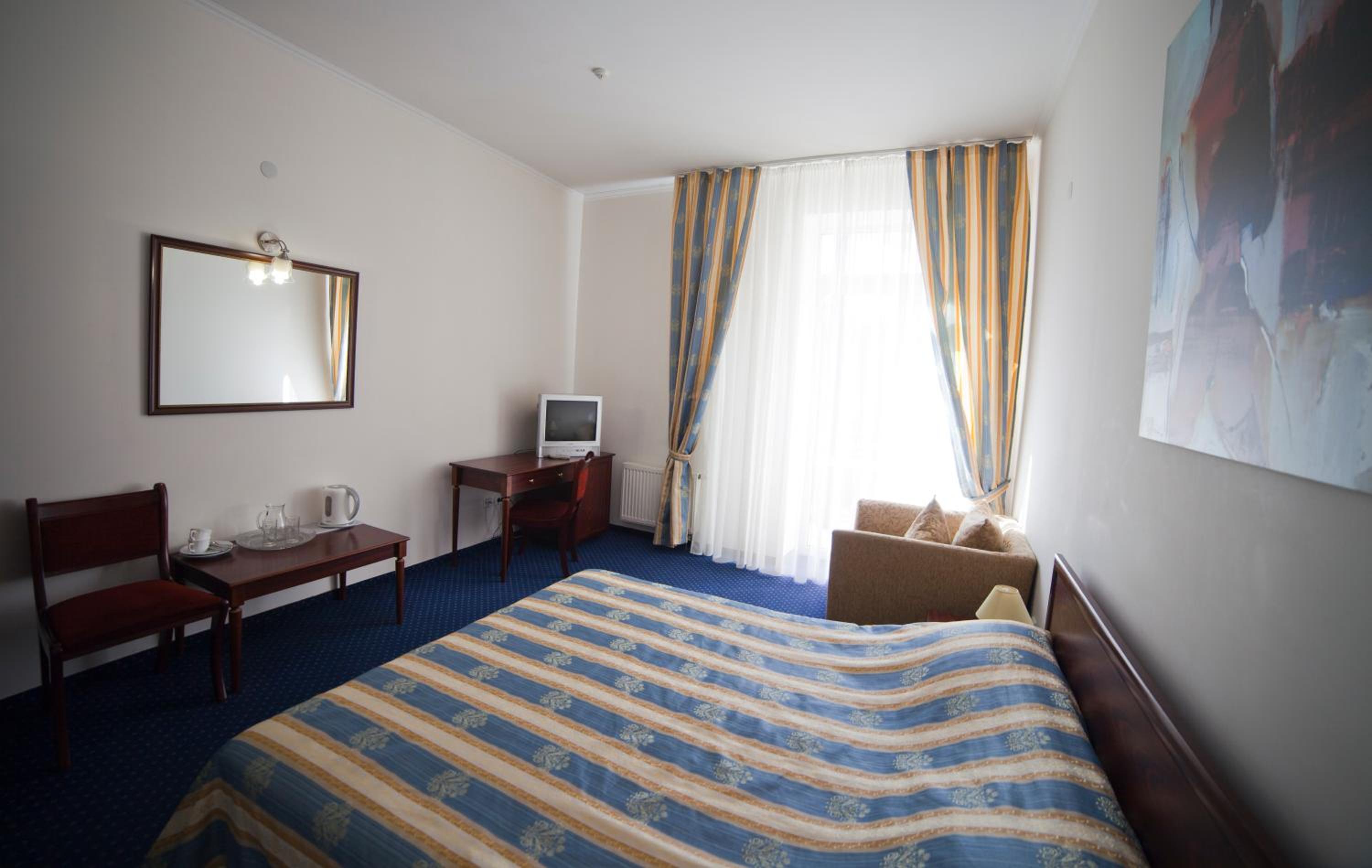 Deluxe Double Room with Balcony photo 3