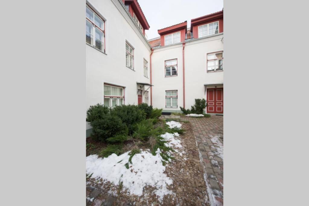 Three-Bedroom Apartment - Photo 6