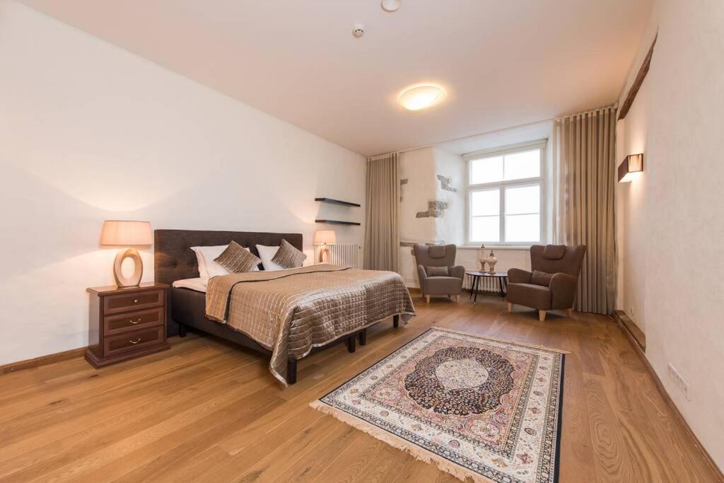 Three-Bedroom Apartment - Photo 14