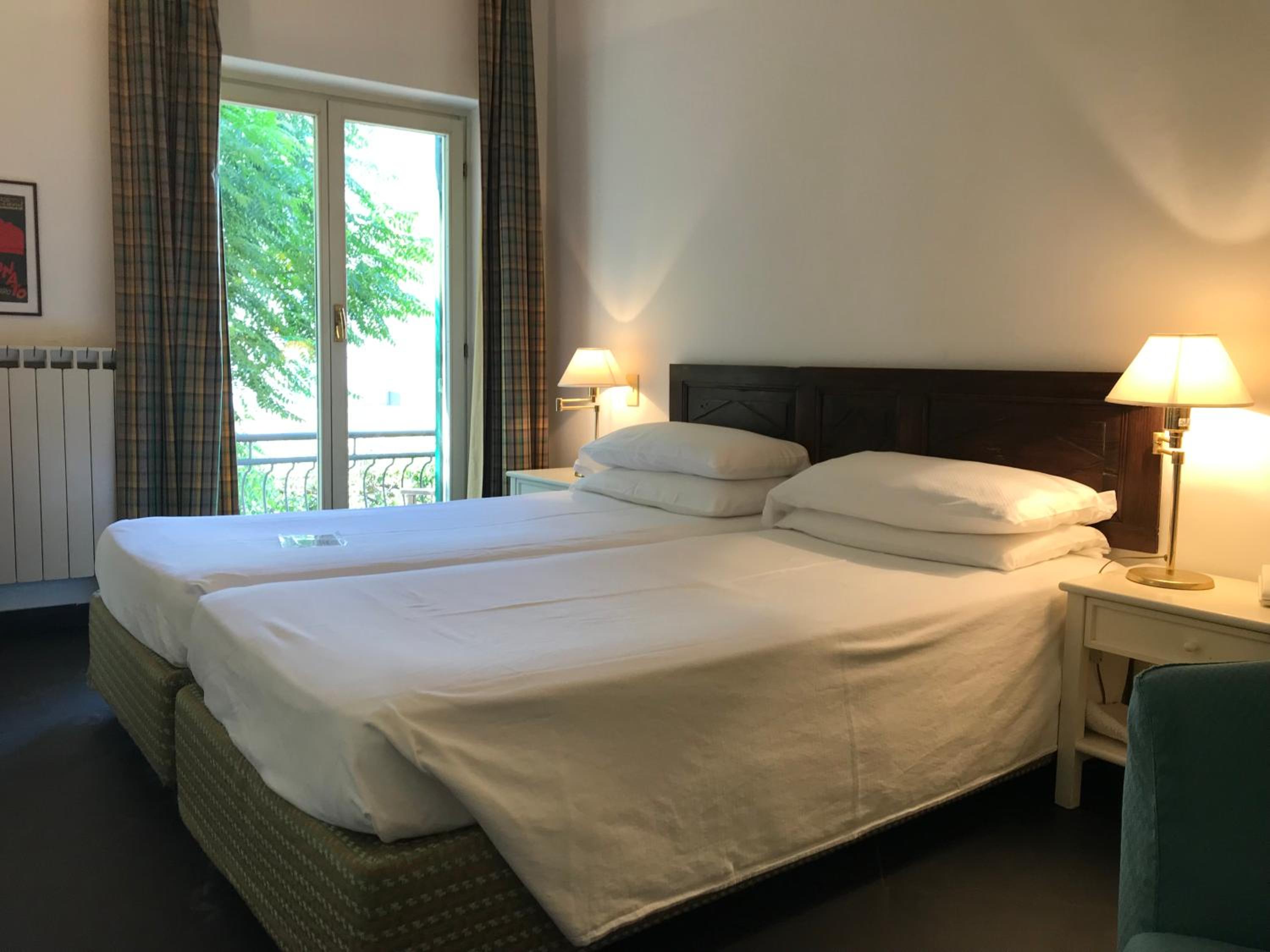 Standard Double or Twin Room - Photo 12