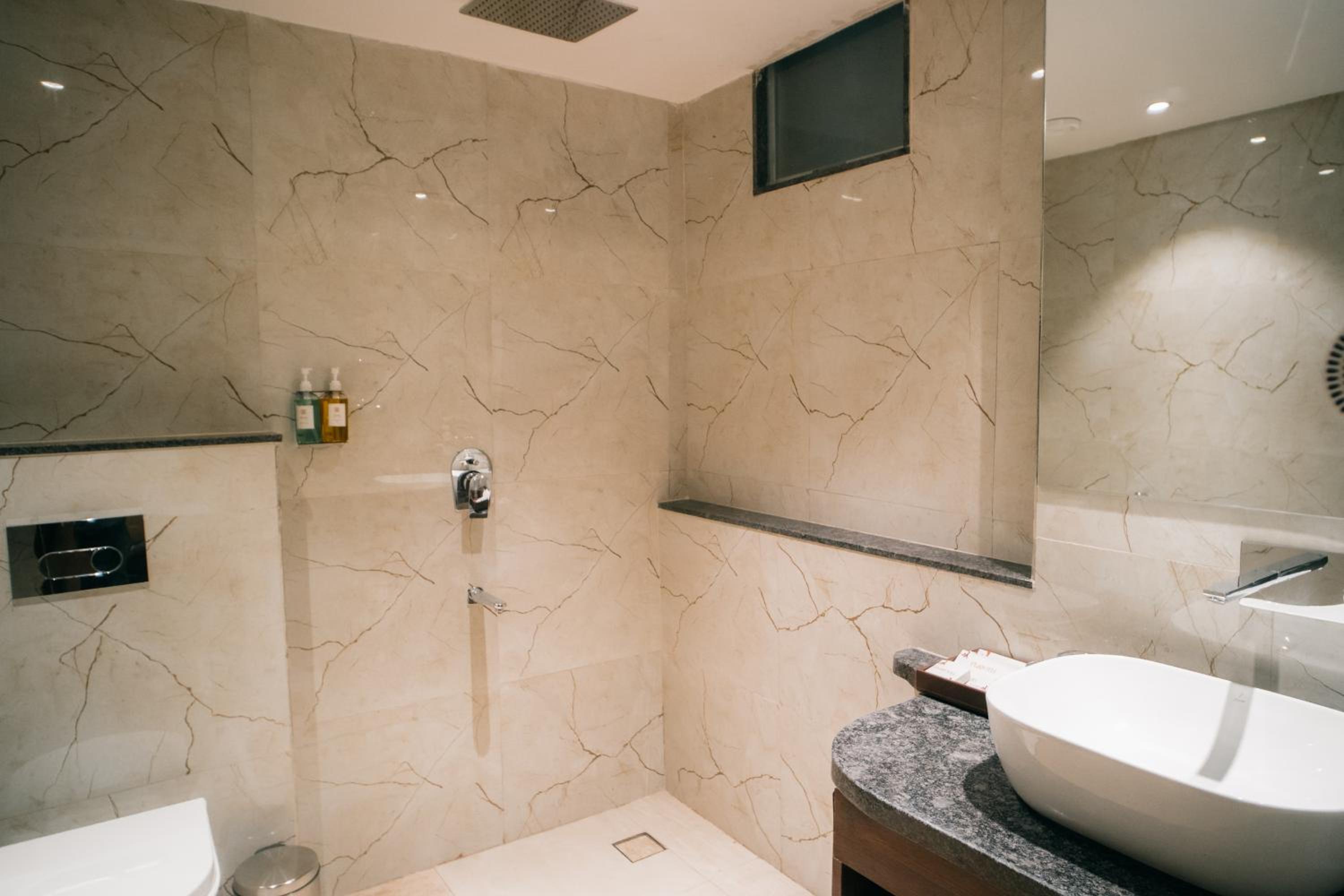 Deluxe Double Room - Photo 15