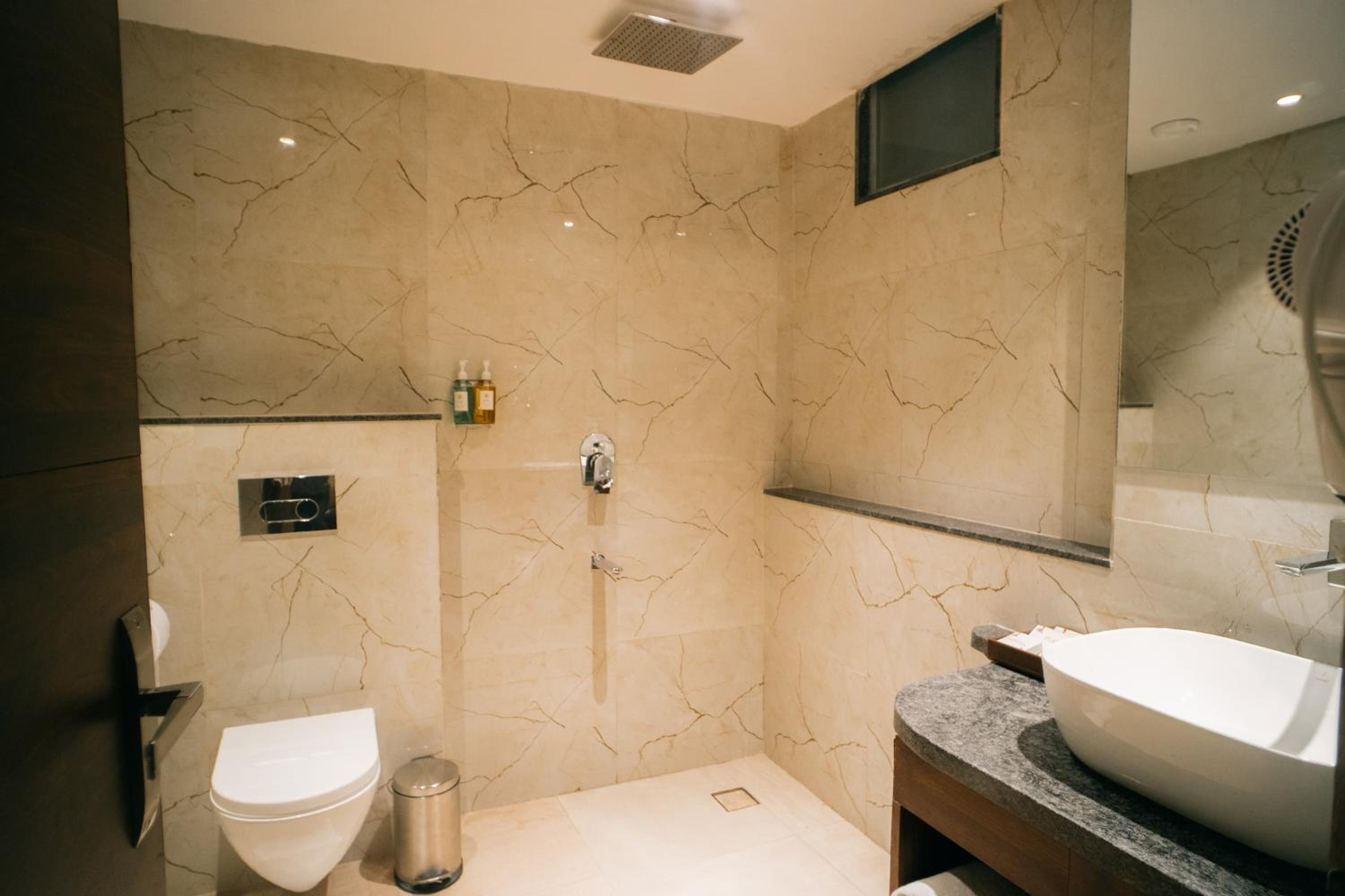 Deluxe Double Room - Photo 14