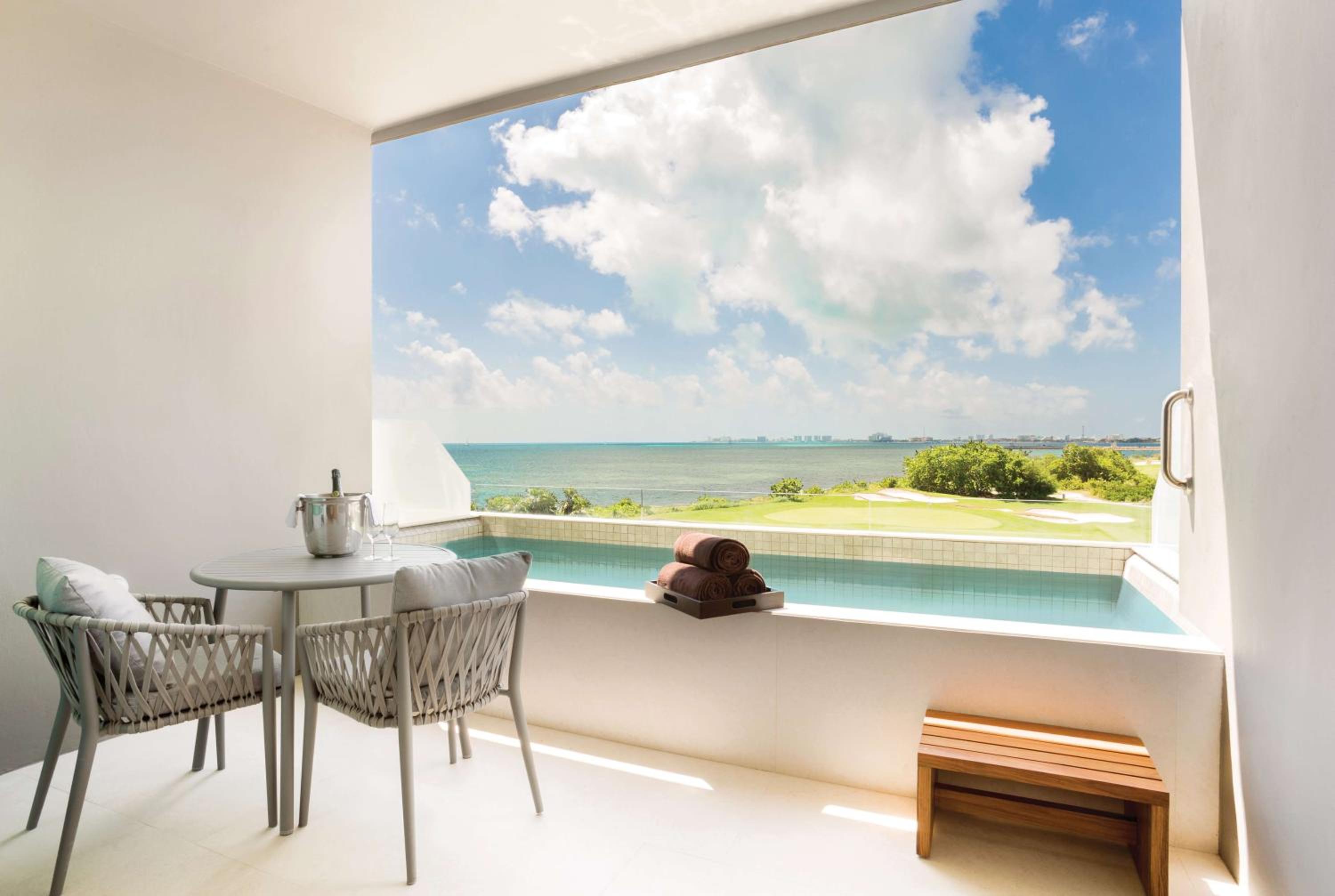 Deluxe Crew Suite Ocean View Plunge Pool