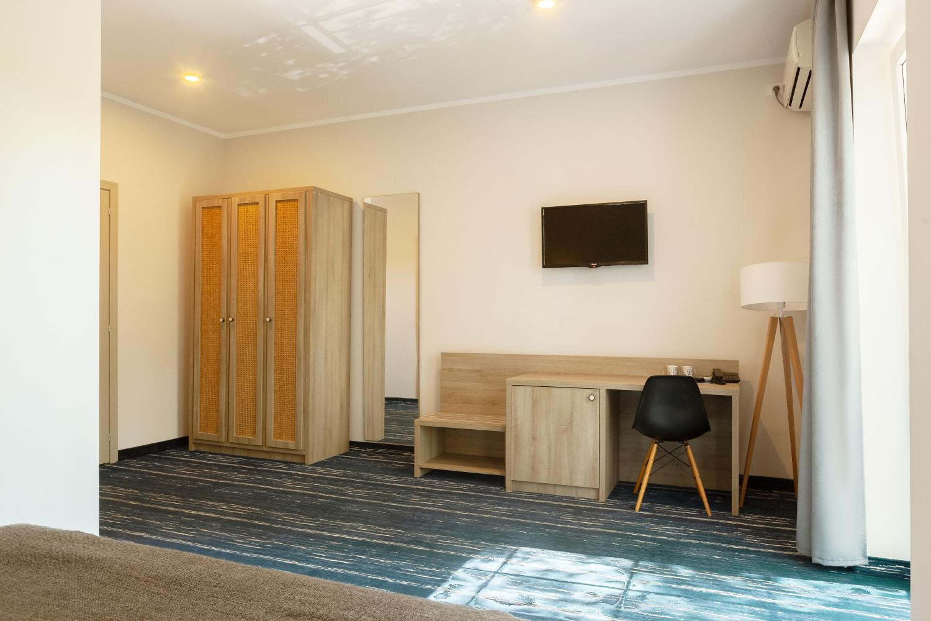 Standard Double or Twin Room - Photo 1