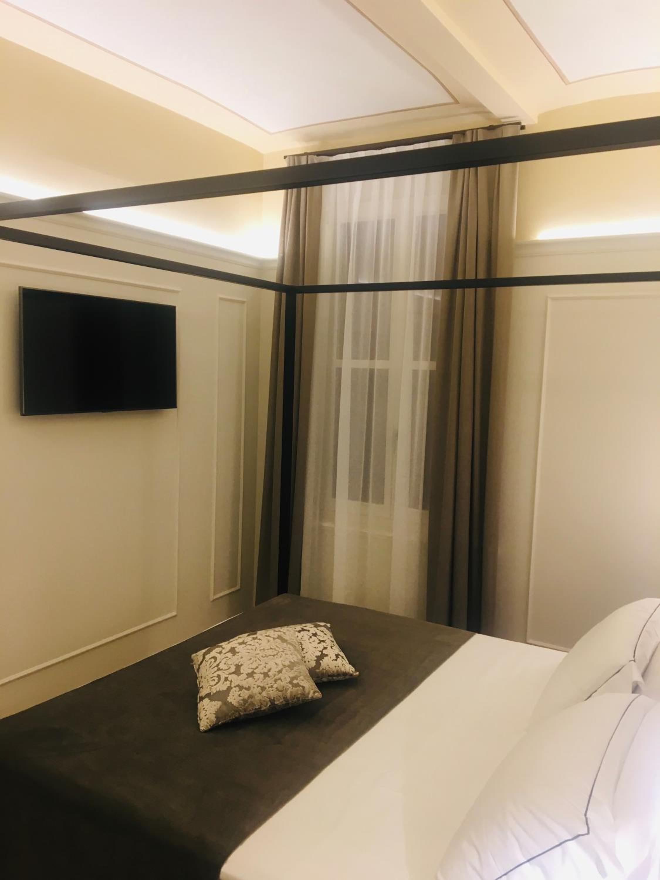 Double Room - Photo 8