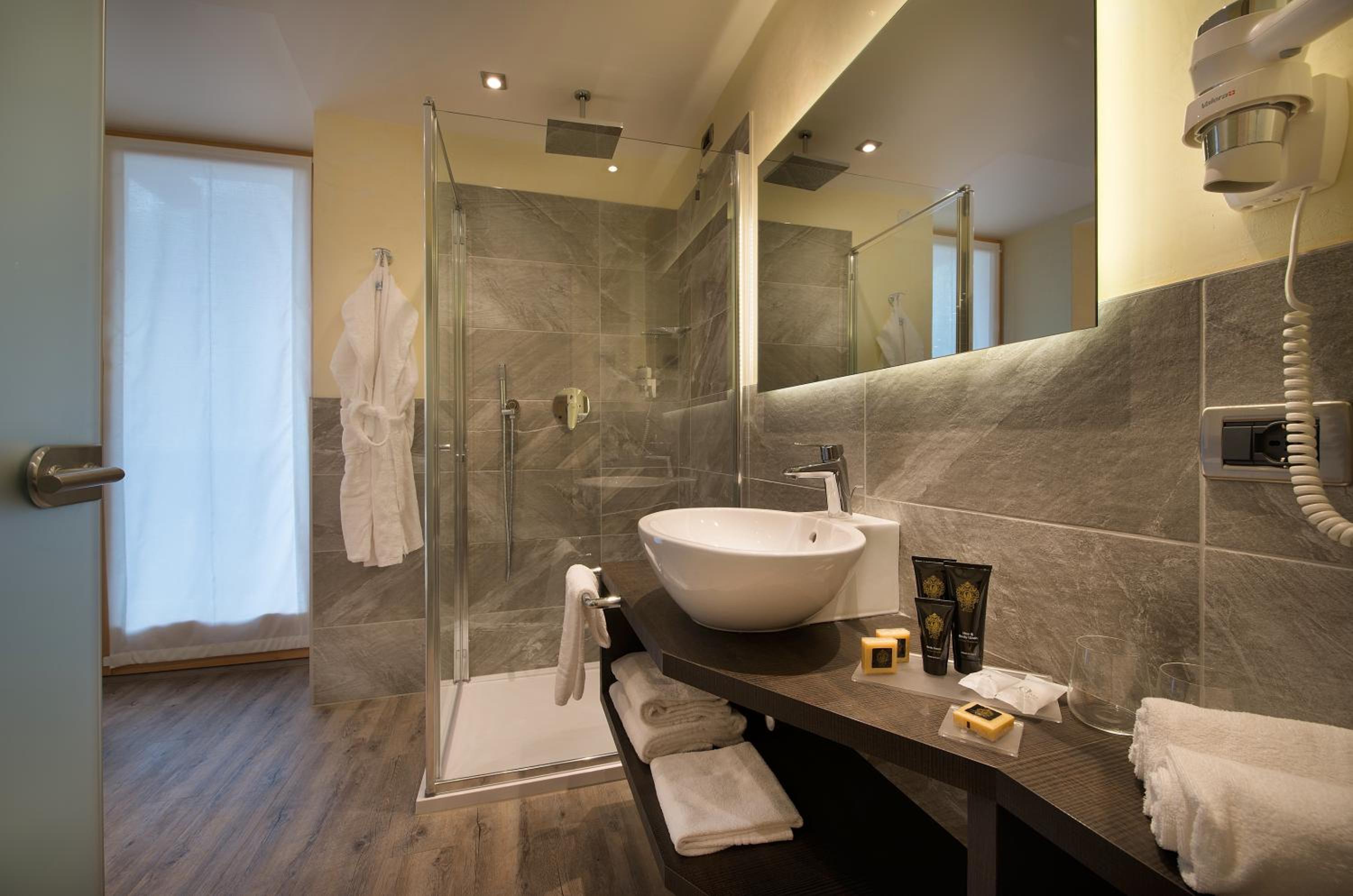 Family Suite (3 Adults) photo 3