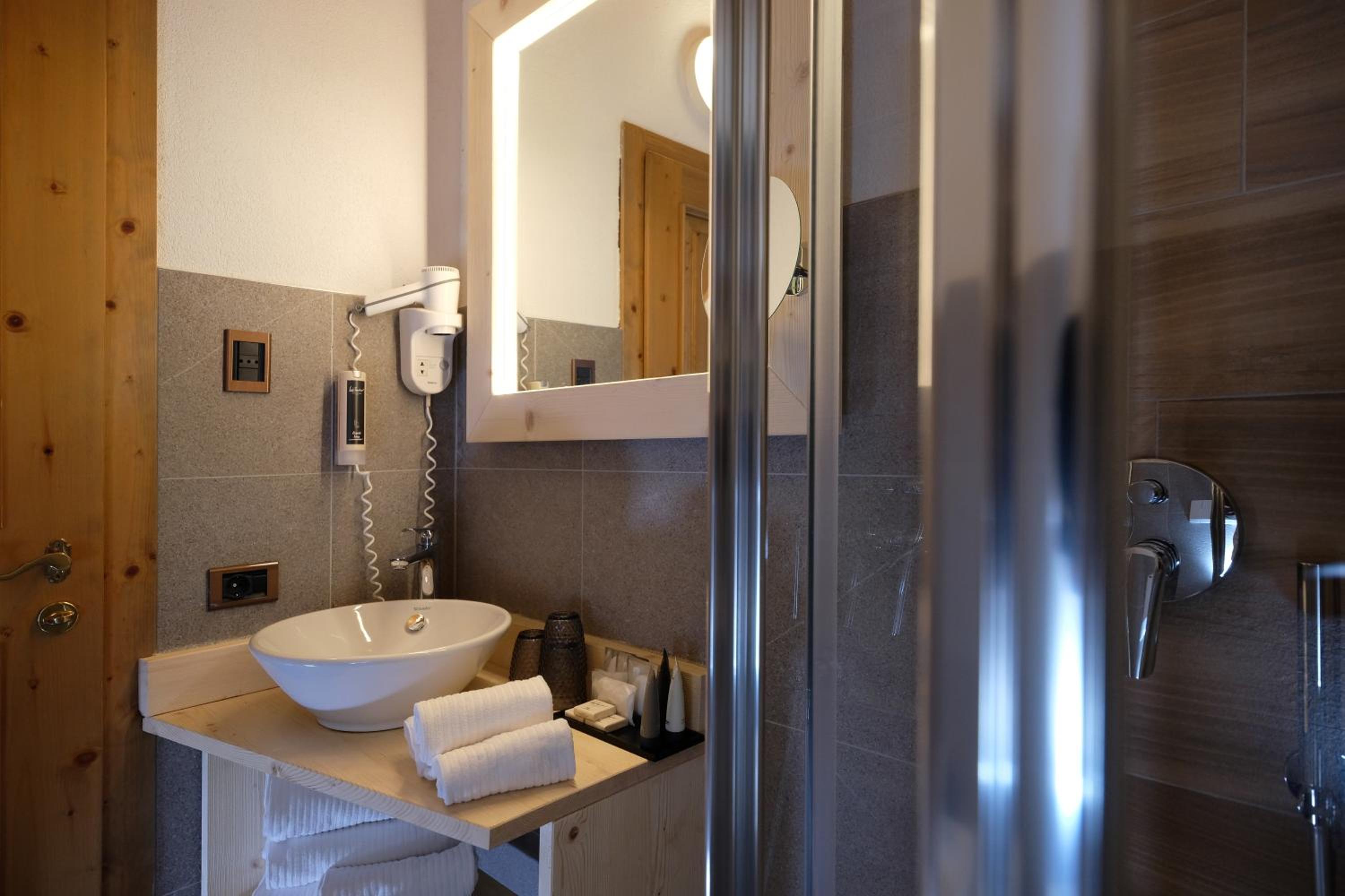Double or Twin Room with Balcony photo 2