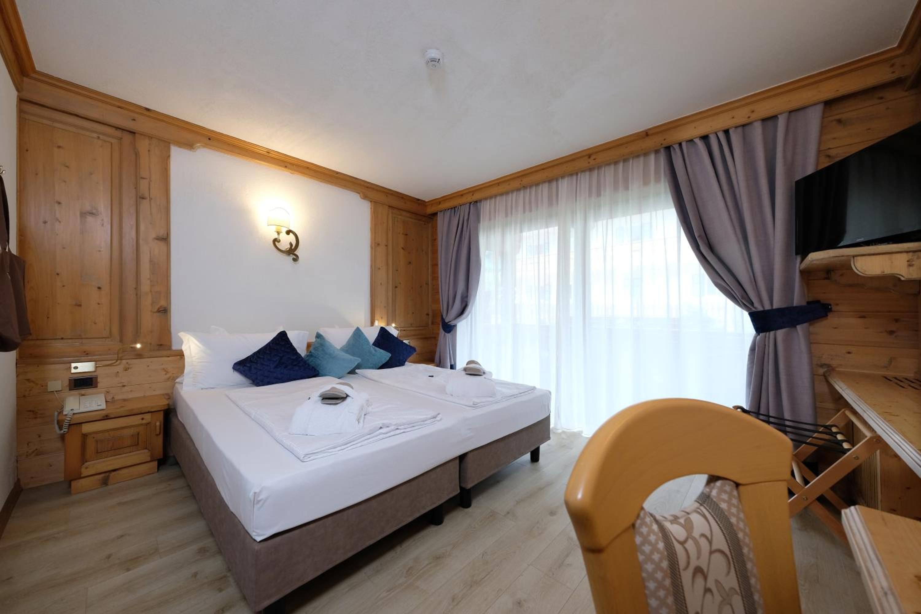 Double or Twin Room with Balcony photo 1