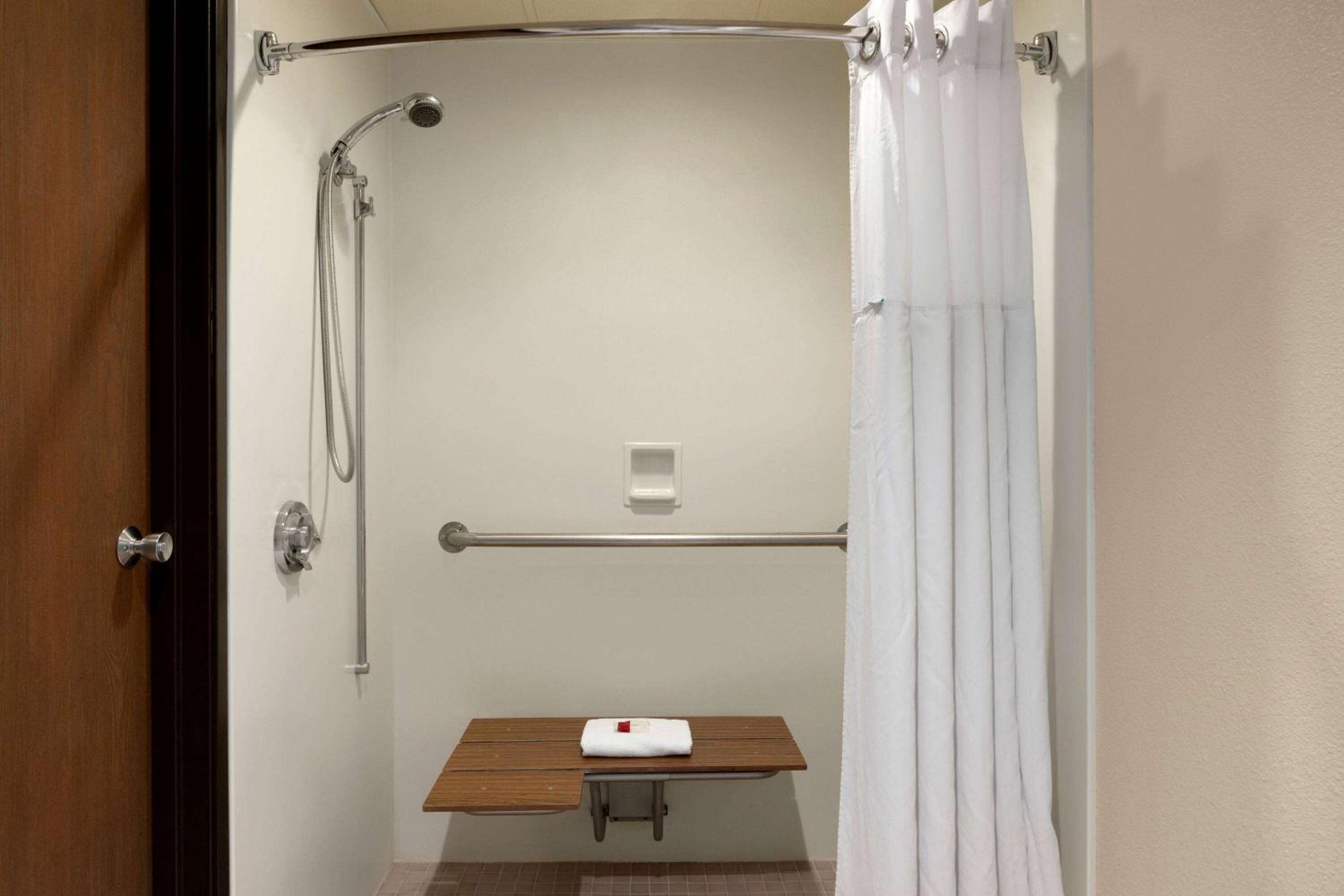 King Room - Mobility Access/Pet-Friendly/Non-Smoking photo 2