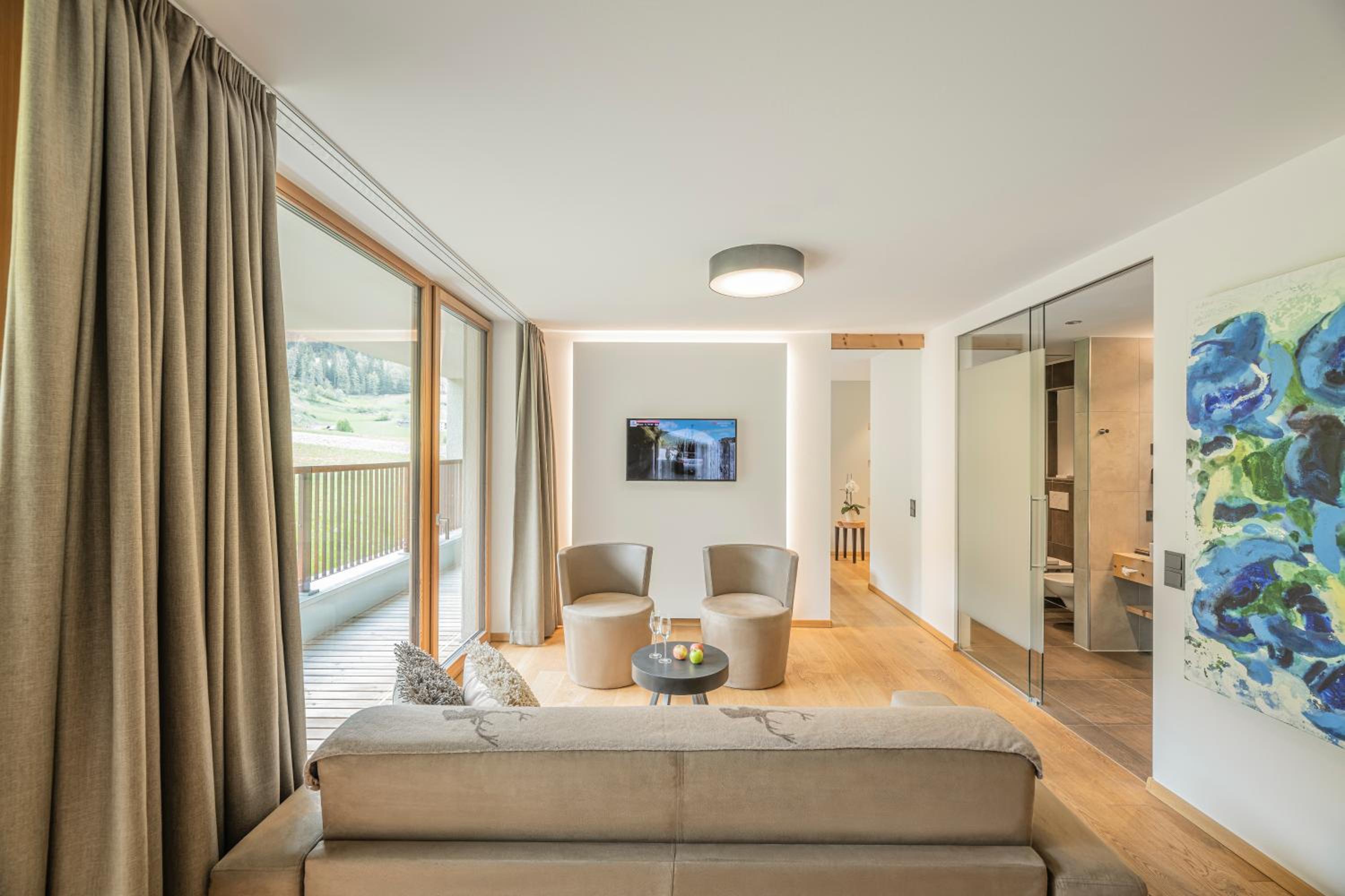 Family Room (2 Adults + 2 Children) - Photo 3