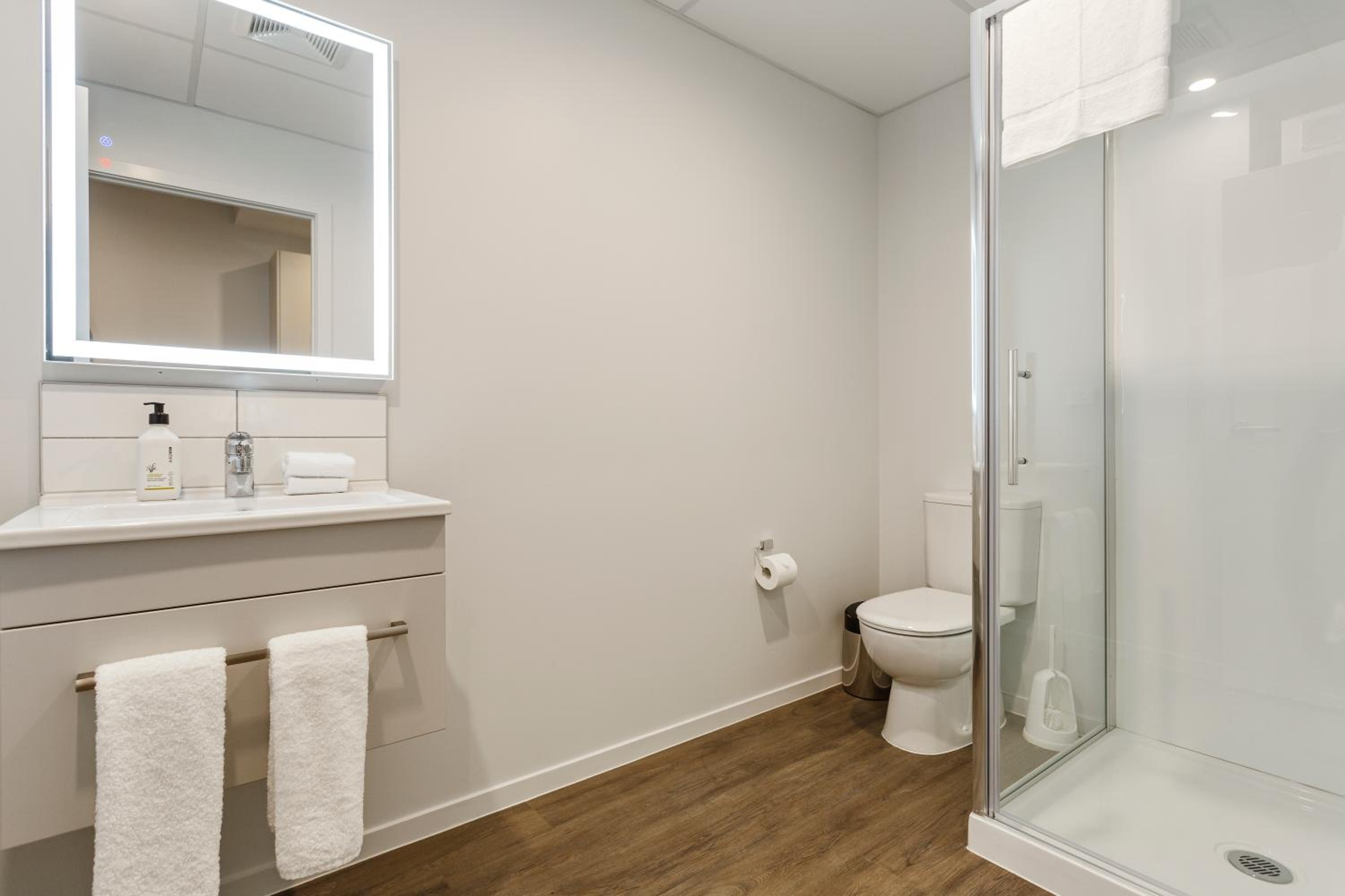 King Studio Apartment with Kitchenette