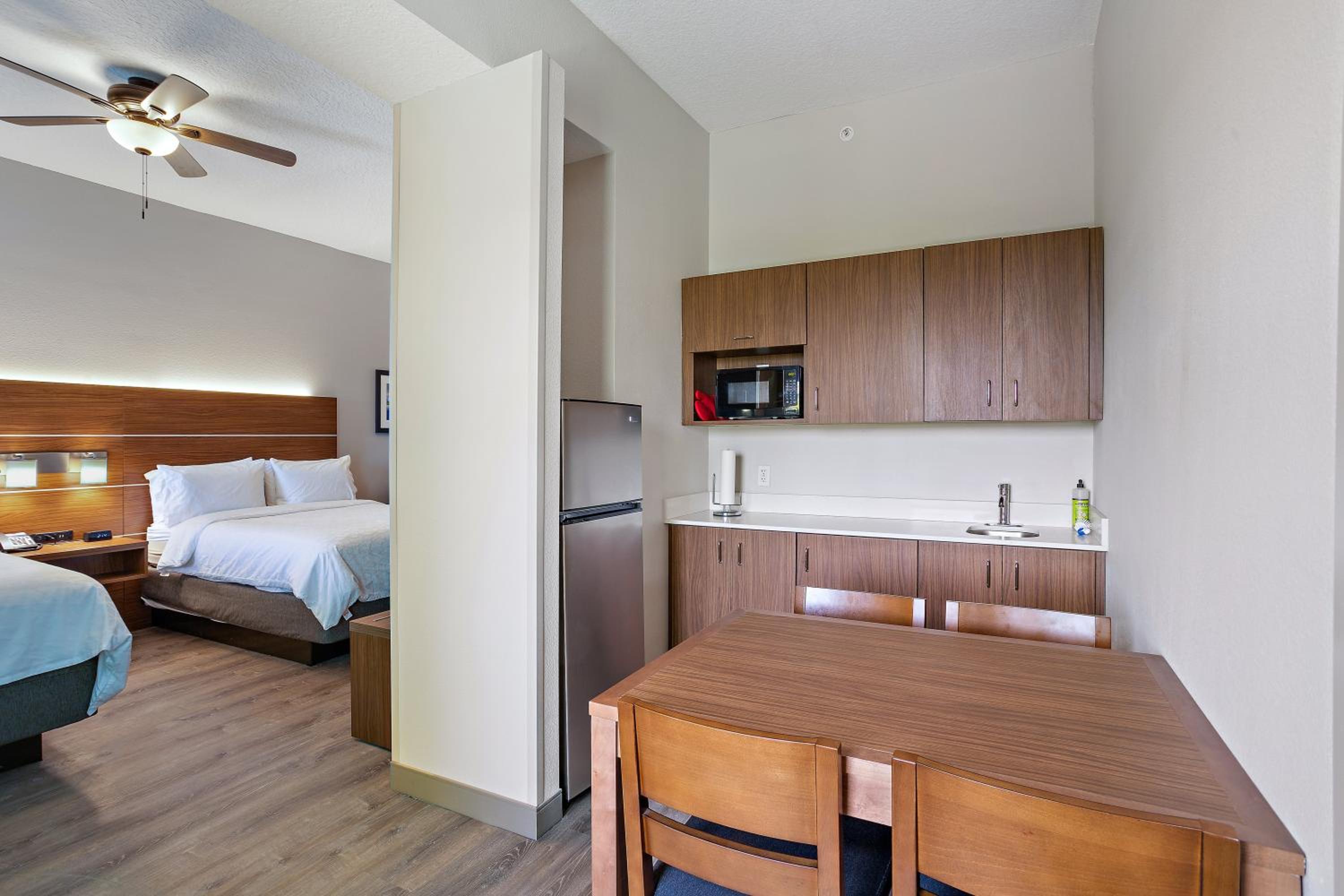 Two-Bedroom Suite - Photo 4