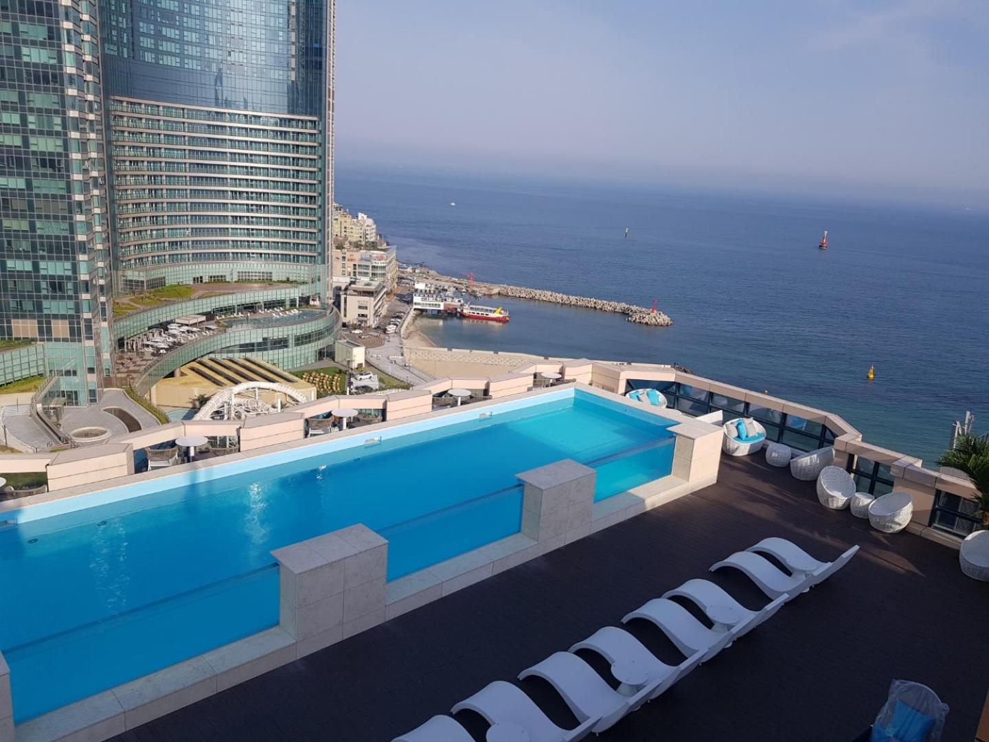 Junior Suite Half Ocean View with Rooftop Swimming Pool Access For 4 - Photo 6