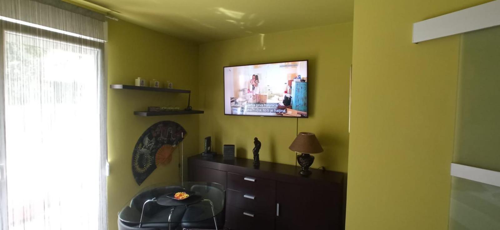 One-Bedroom Apartment - Photo 1