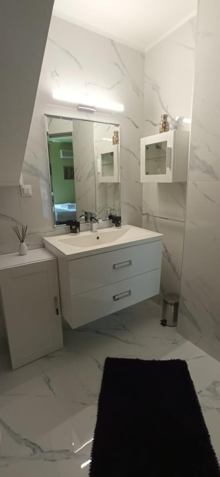 One-Bedroom Apartment - Photo 45