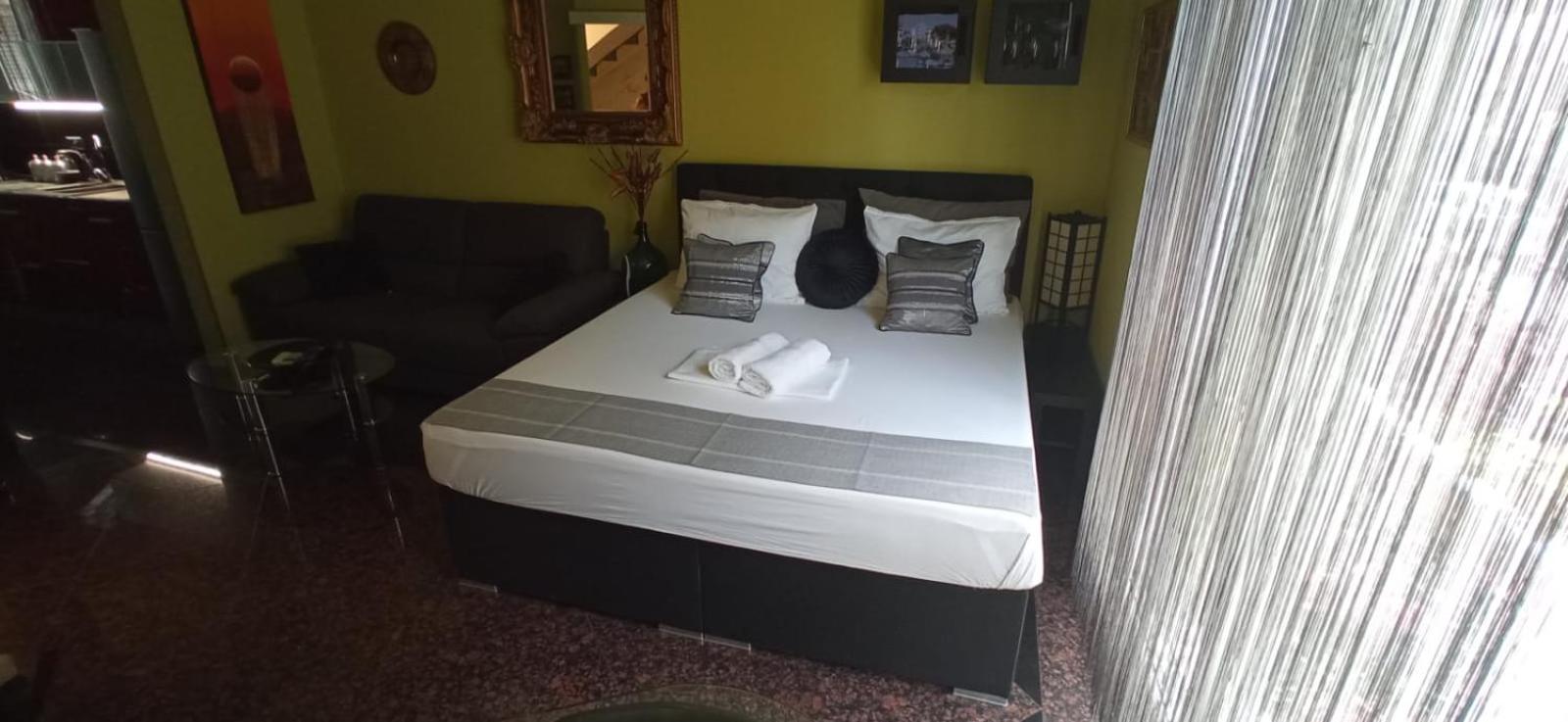 One-Bedroom Apartment - Photo 46