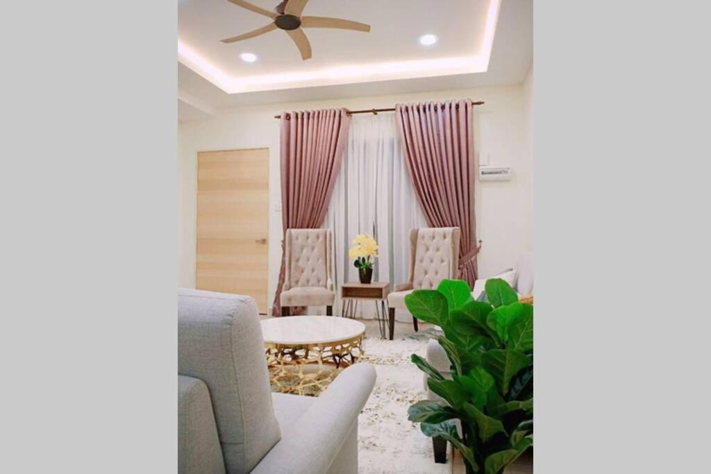 Four-Bedroom House photo 2