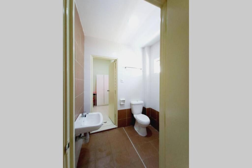 Four-Bedroom House photo 3