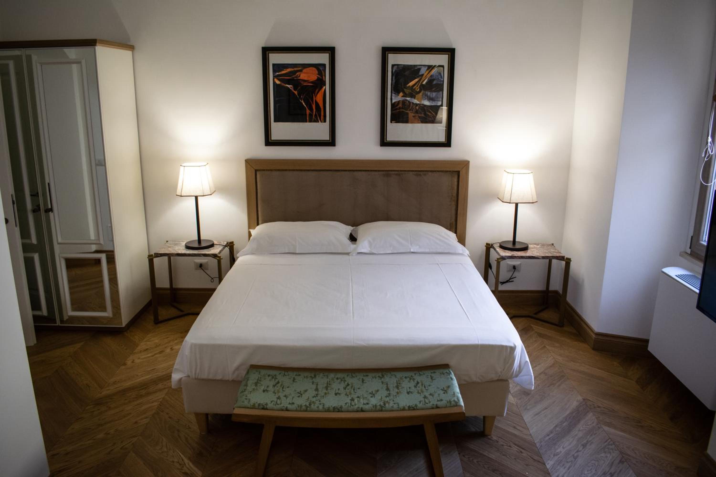 Deluxe Room - Photo 4