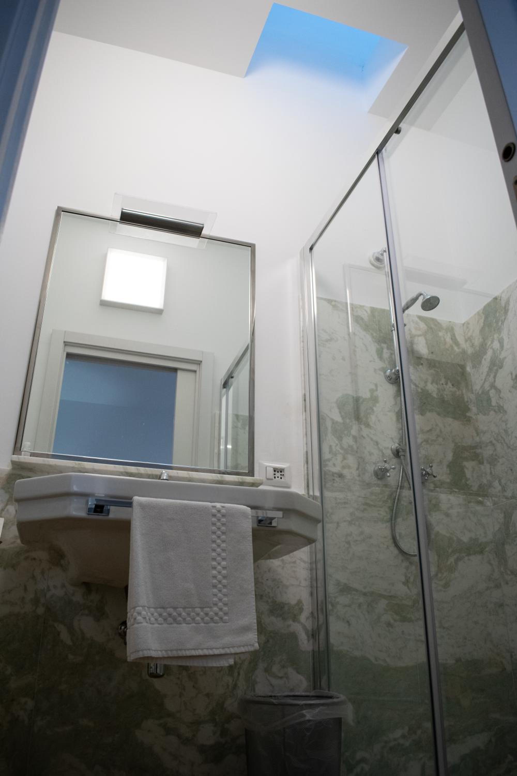 Deluxe Room - Photo 2