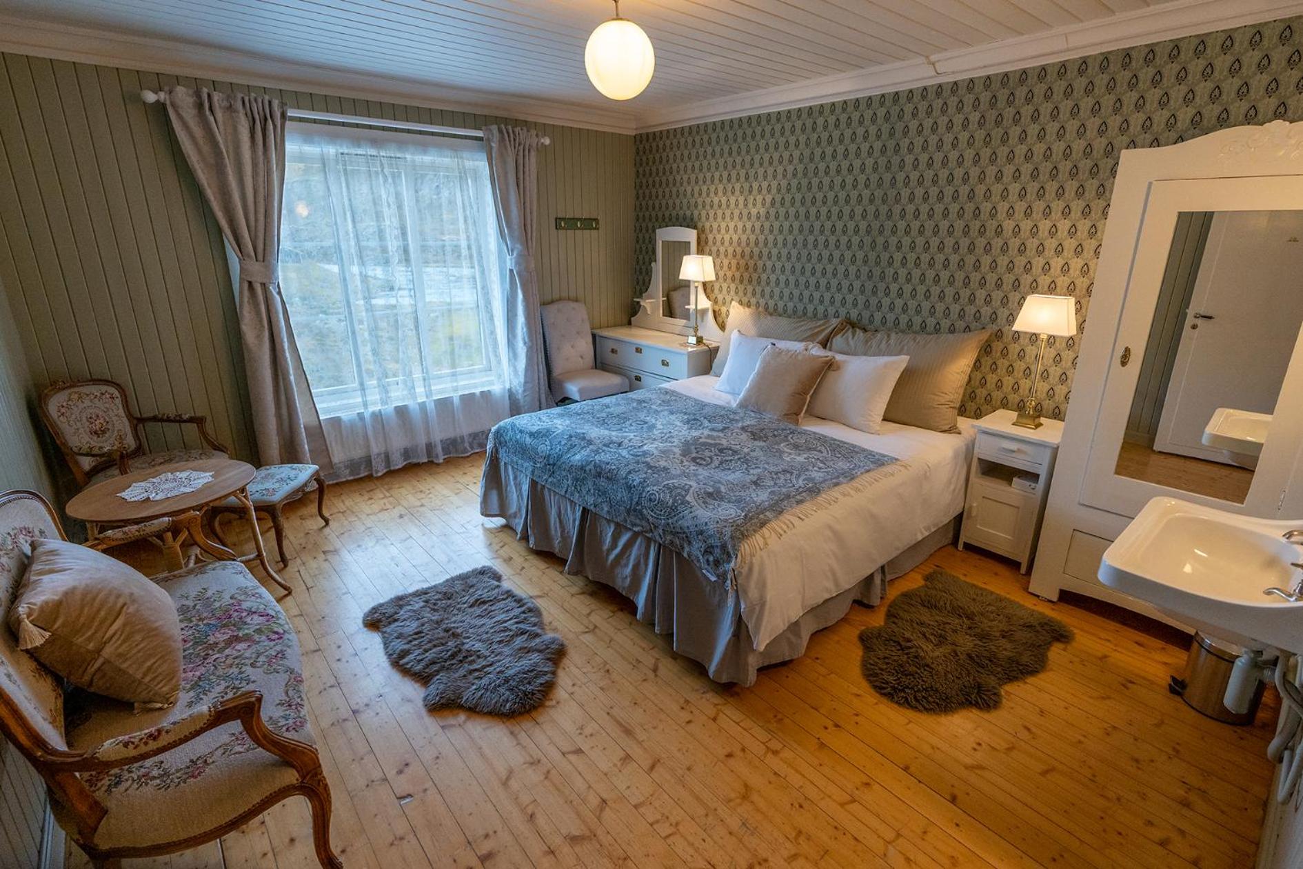 Double Room with Shared Bathroom photo 1