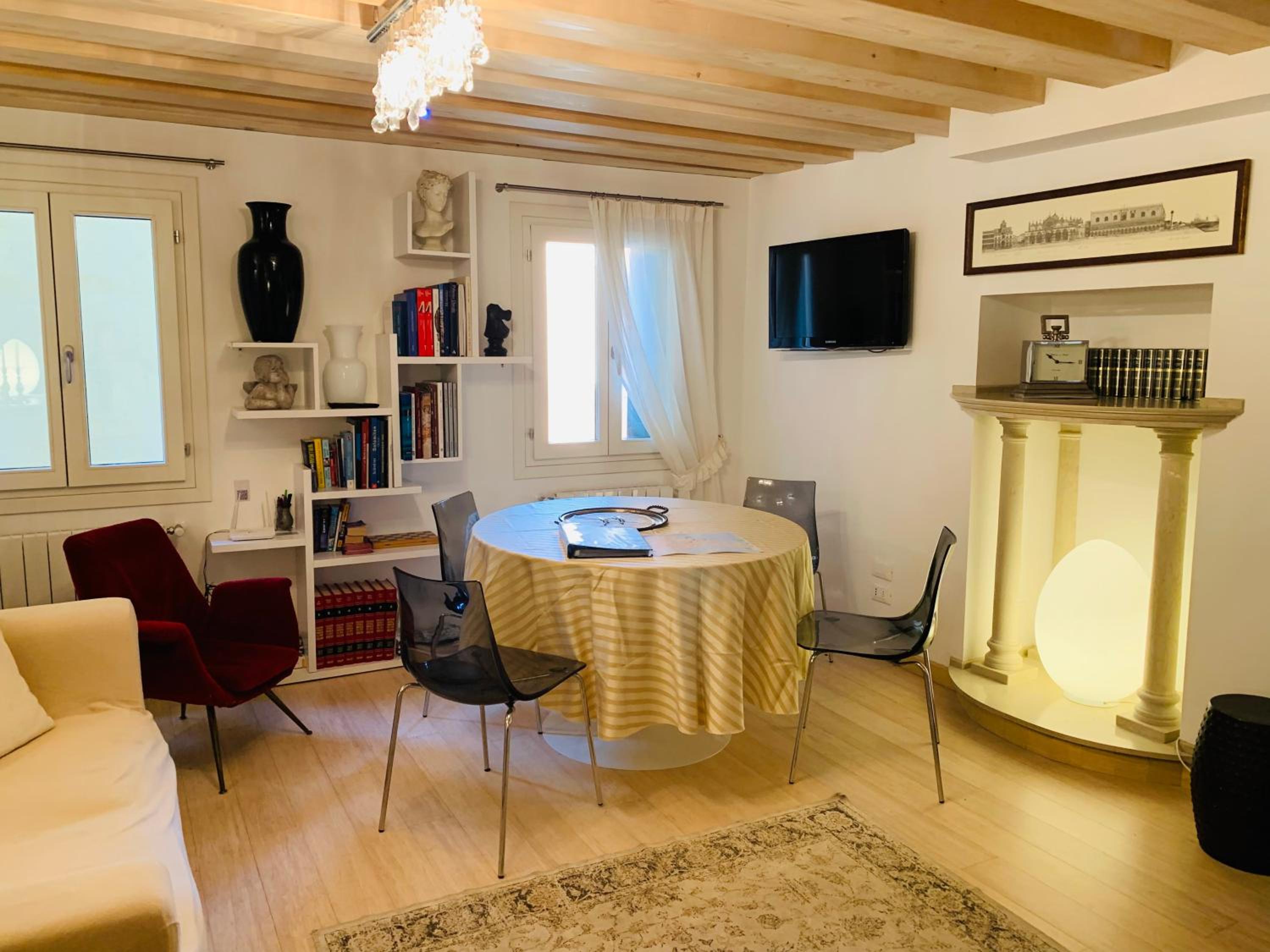 Apartment photo 2