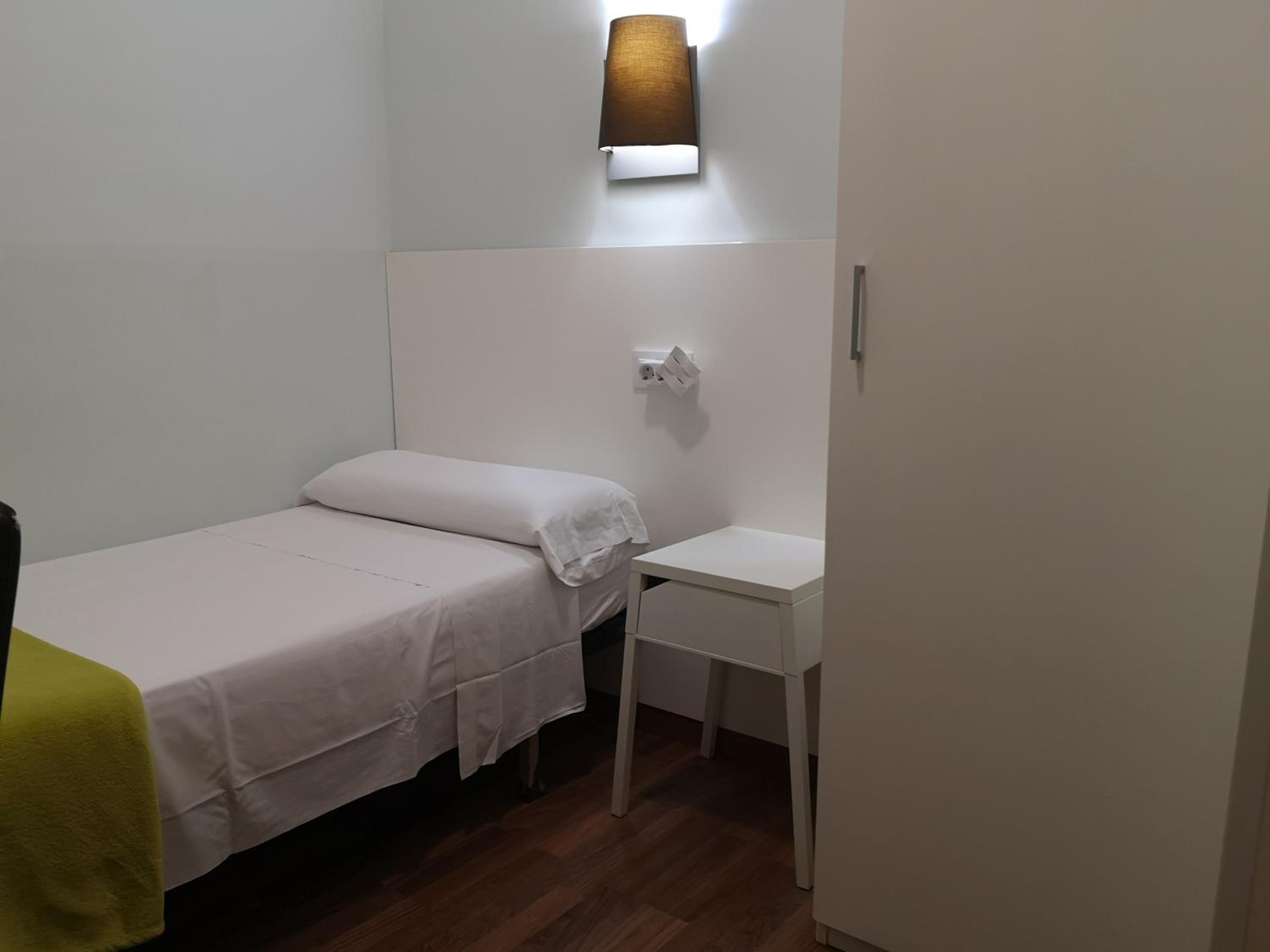 Small Single Room photo 3