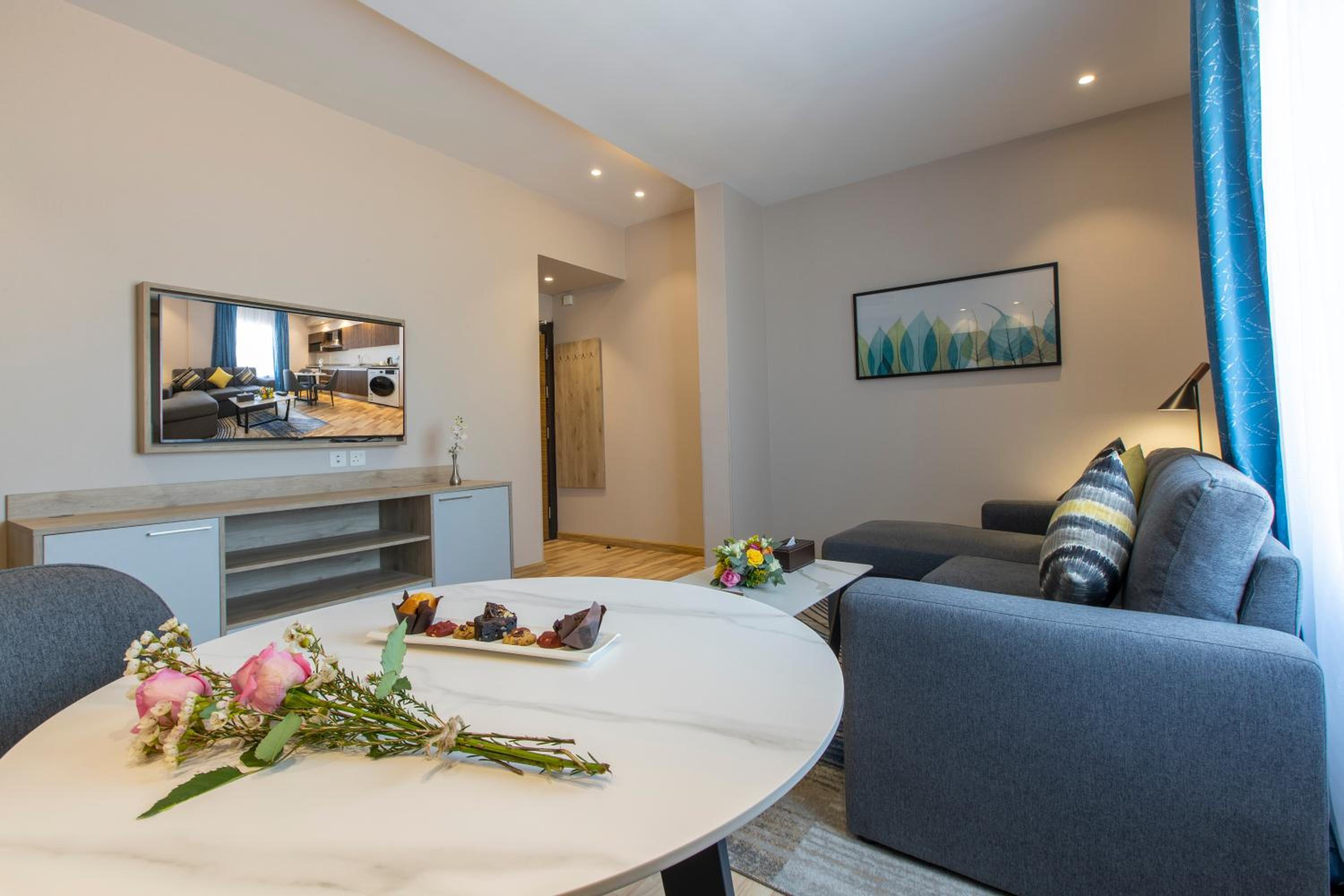 Superior Suite - Photo 11