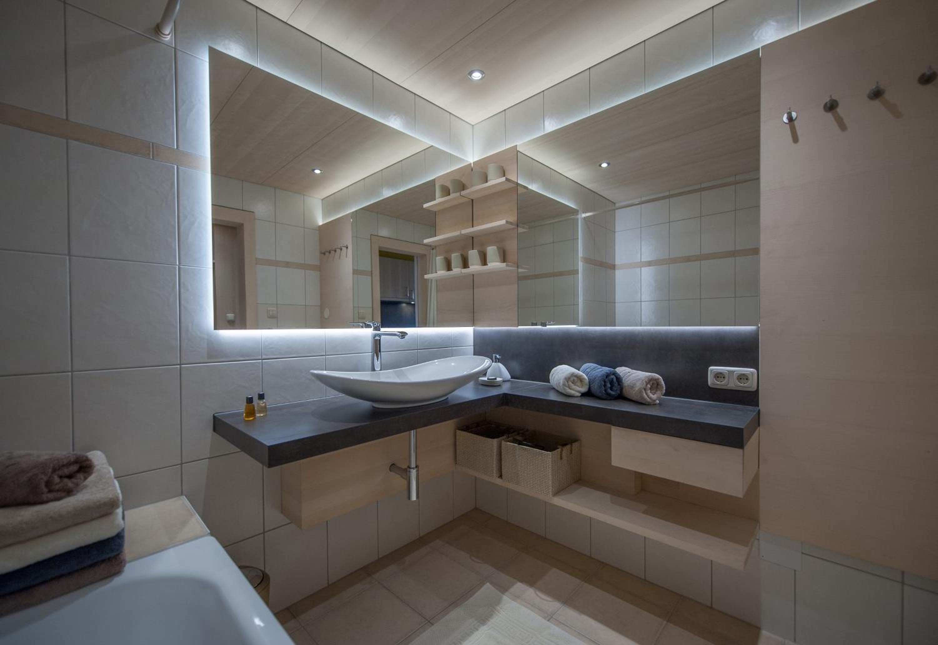 Two-Bedroom Apartment with Balcony photo 2