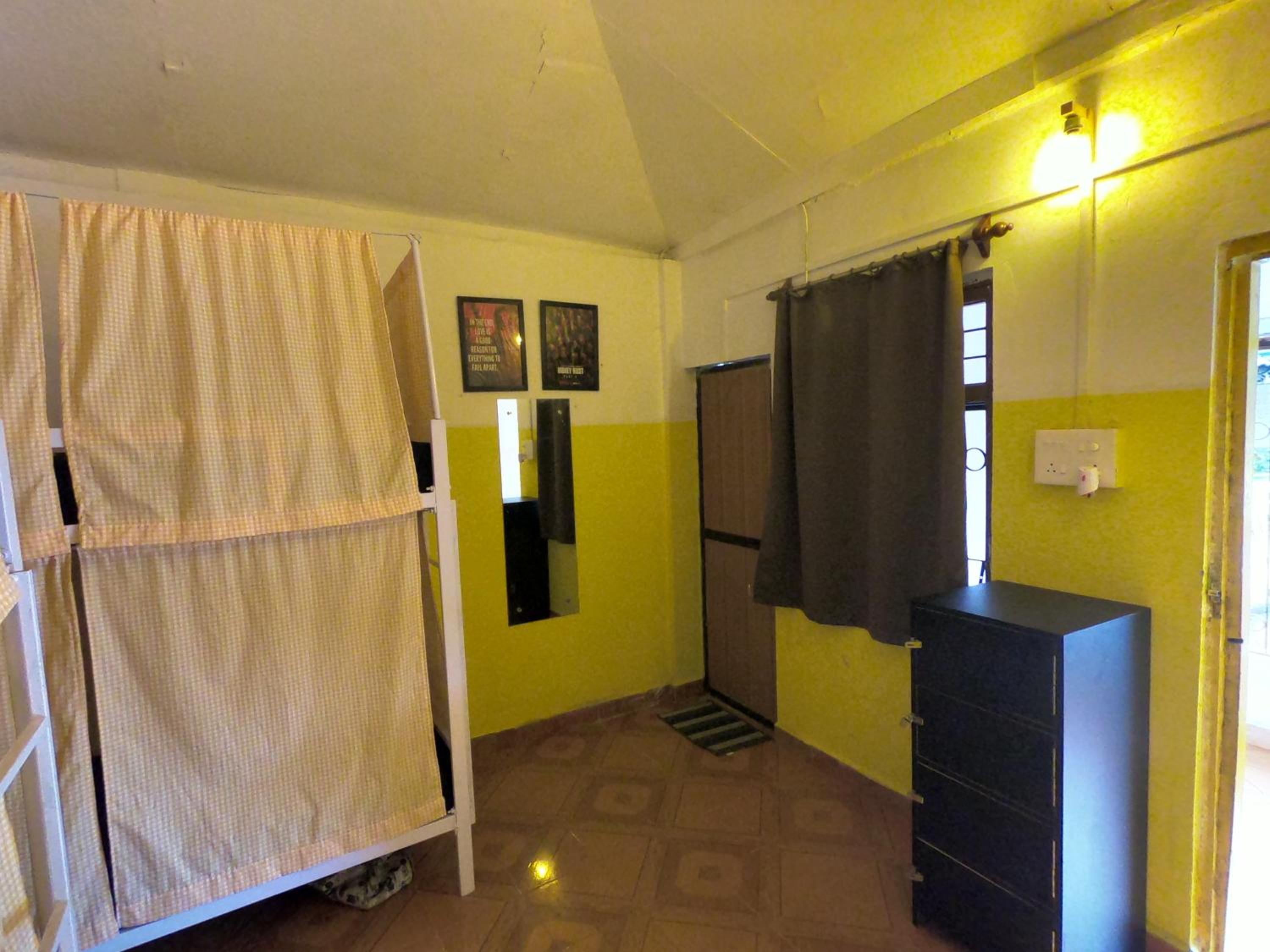 Bed In 4-Bed Female Dormitory Room photo 3