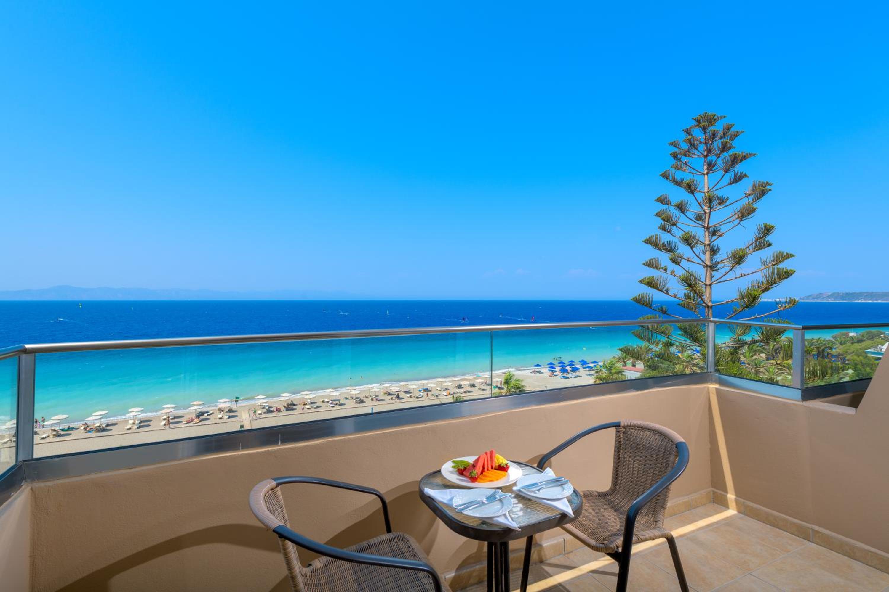 Deluxe Apartment (2-5 Adults) with Sea View thumbnail 6
