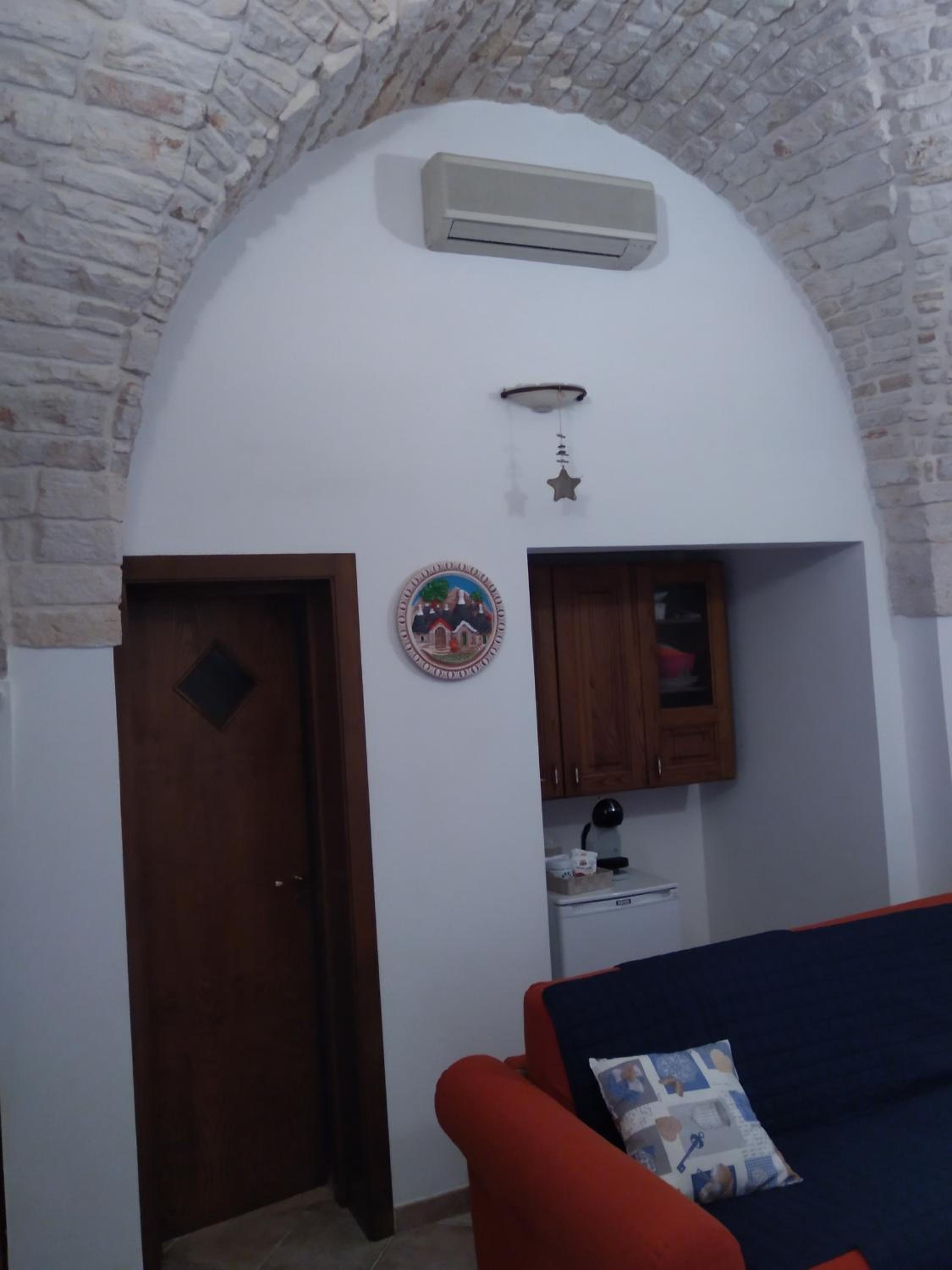 One-Bedroom Apartment - Photo 1
