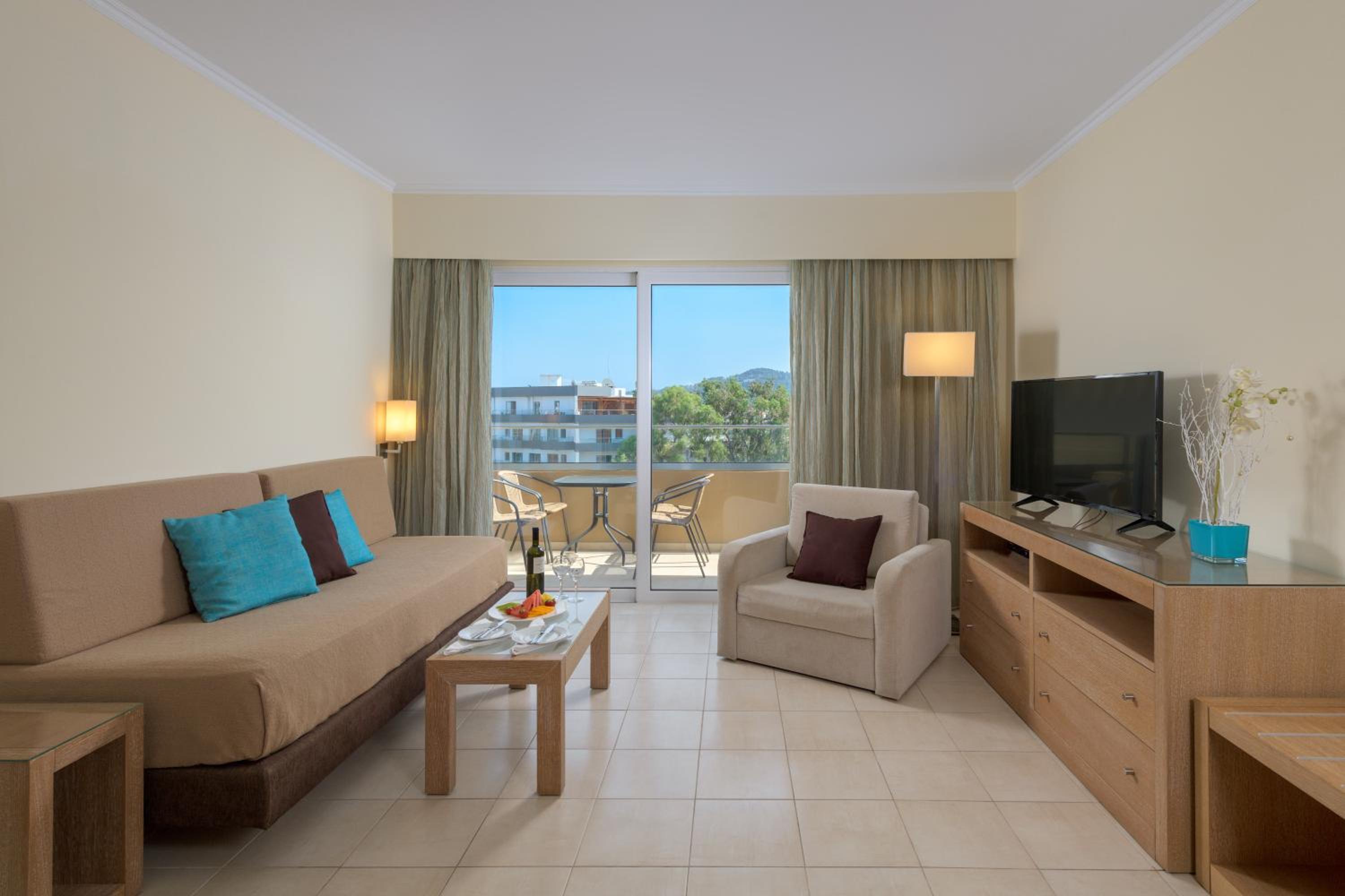 Deluxe Apartment (2-5 Adults) with Garden View thumbnail 5