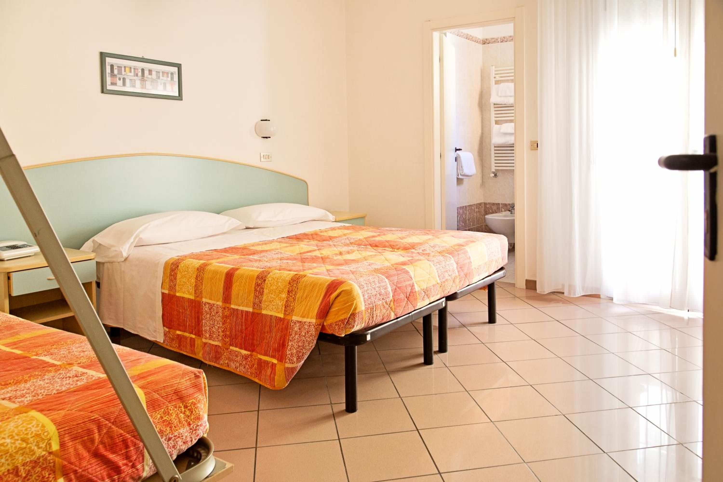 Triple Room - Photo 13