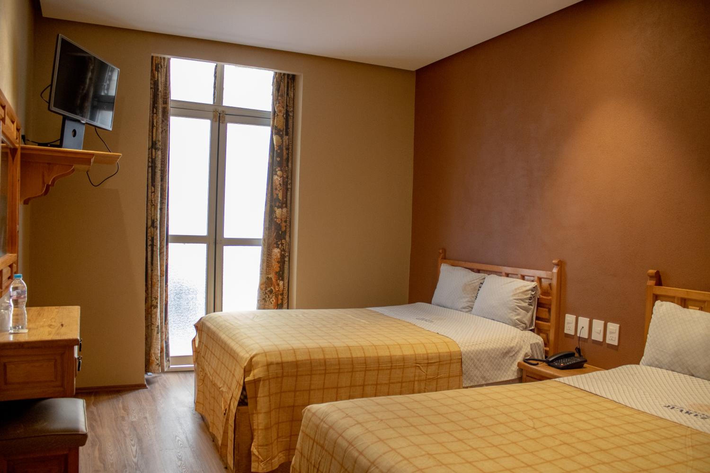 Double Room with Two Double Beds - Photo 3