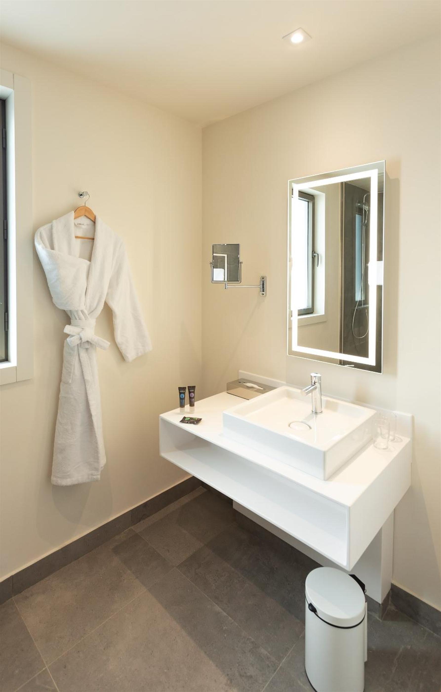 Executive King Room - Photo 11