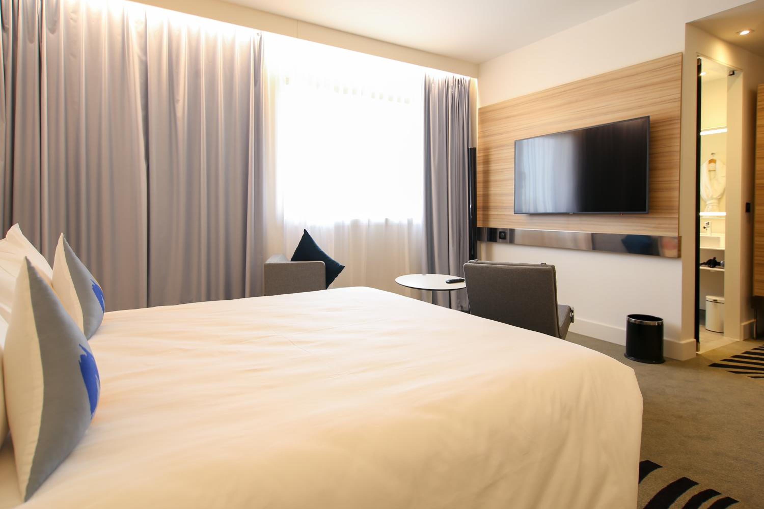 Executive King Room - Photo 9