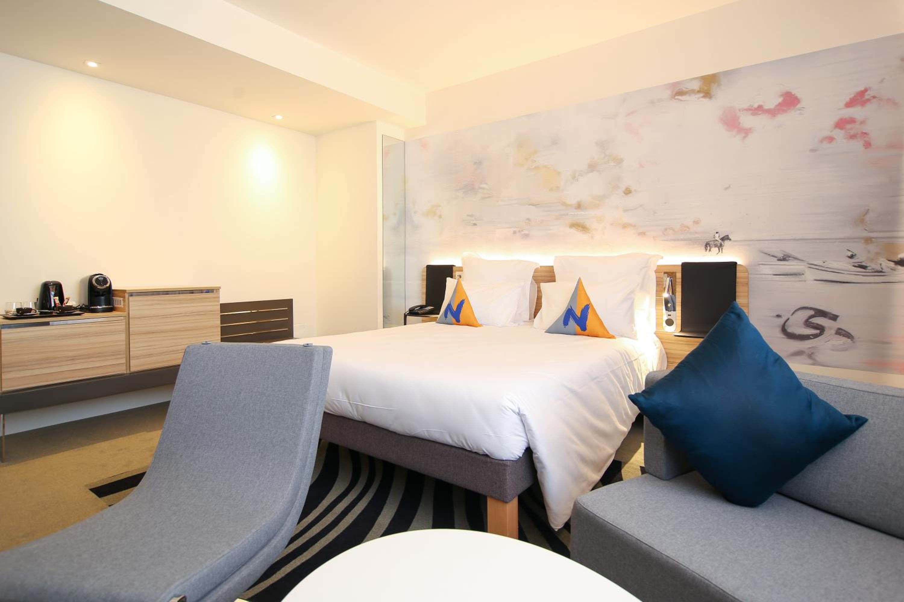 Executive King Room - Photo 8