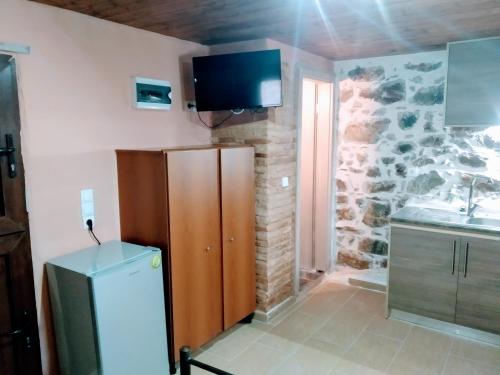 One-Bedroom House - Photo 7