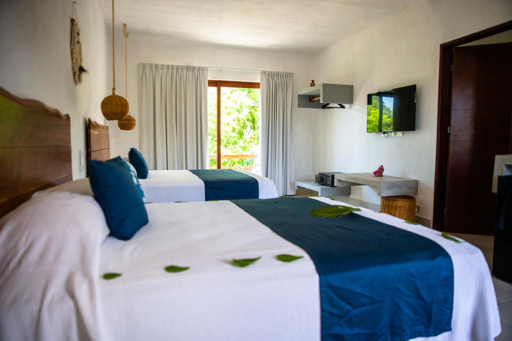 Deluxe Double Room with Two Double Beds - Photo 8