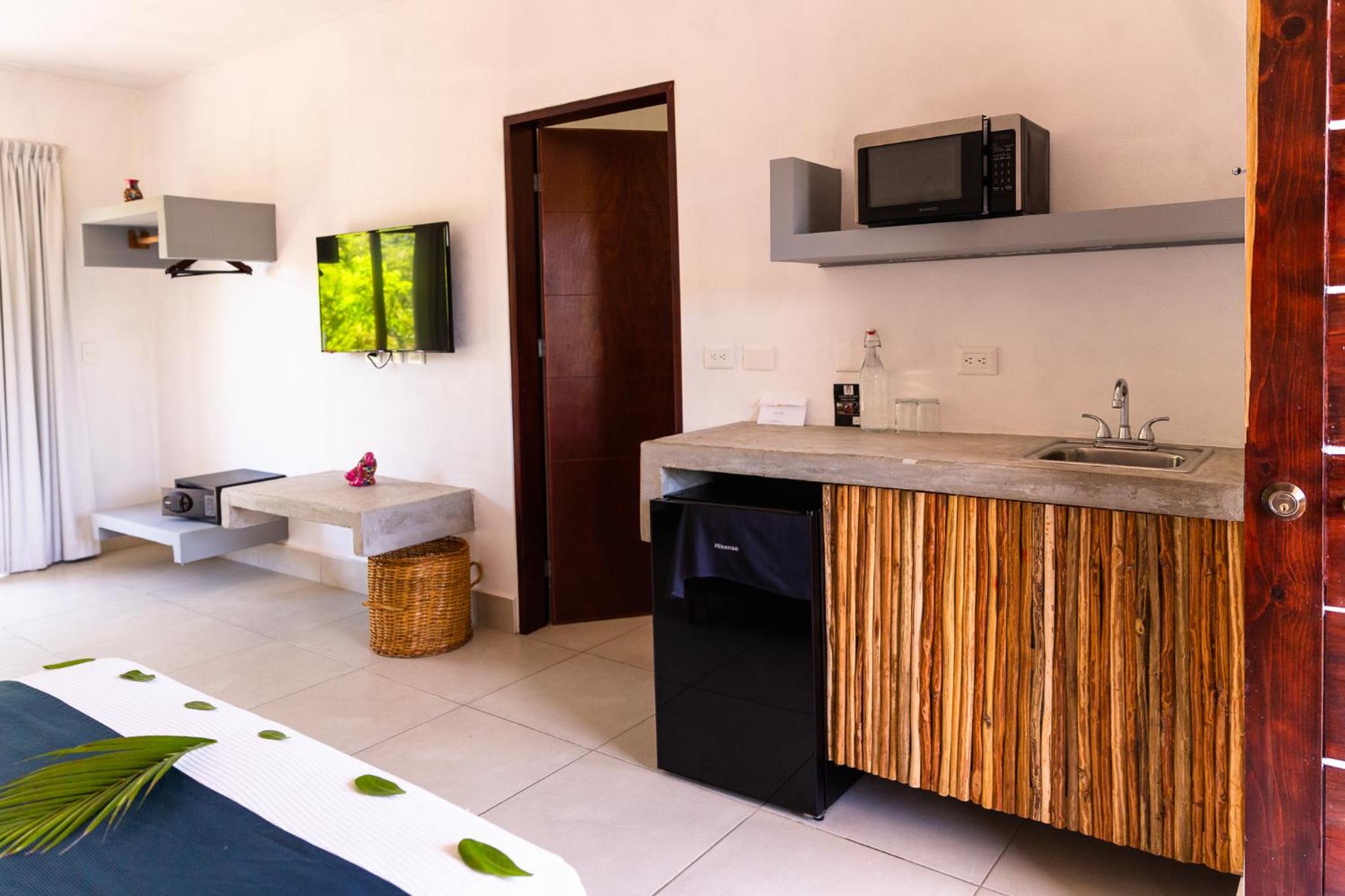 Deluxe Double Room with Two Double Beds - Photo 6