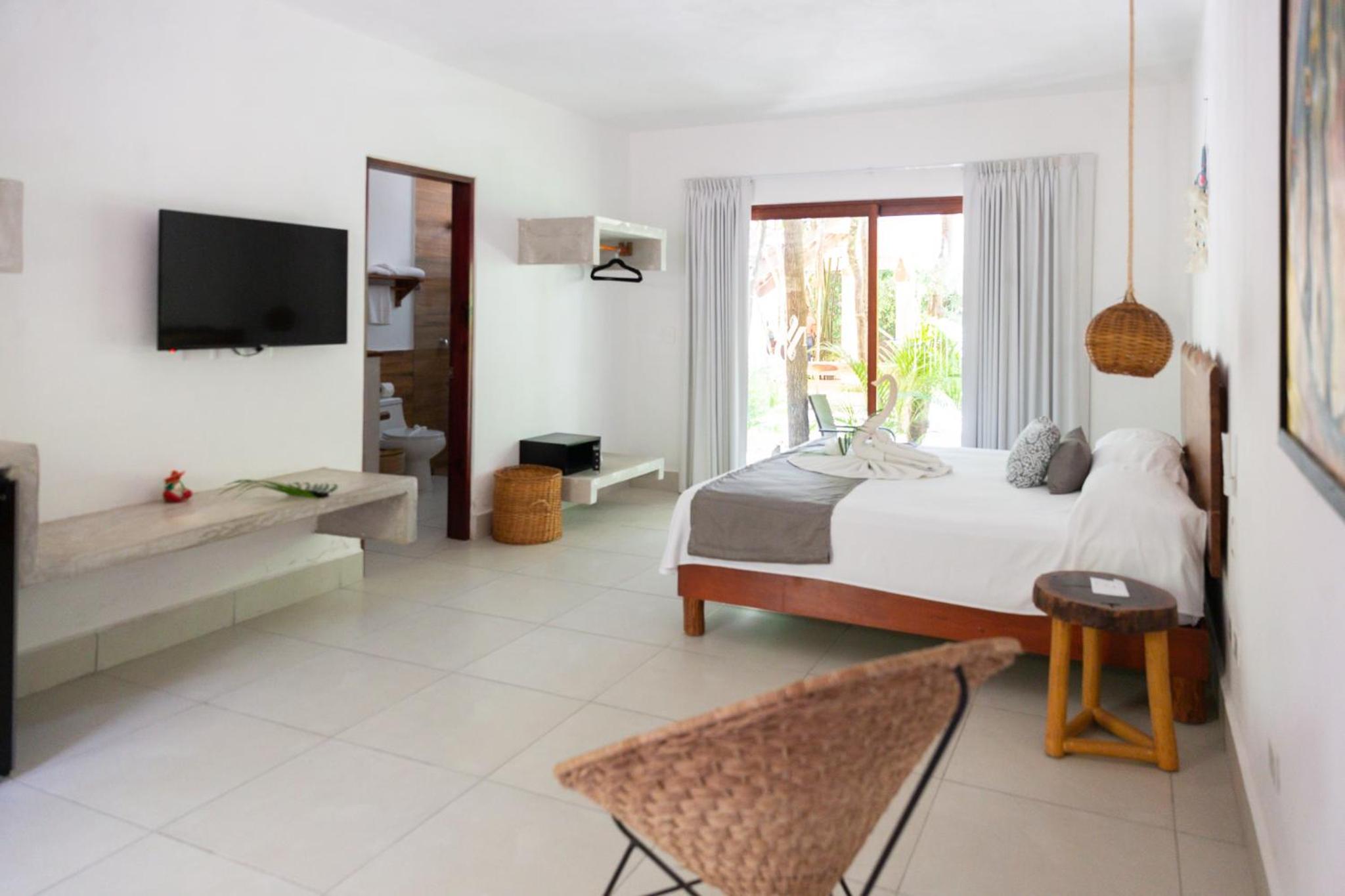 Deluxe Room - Photo 1