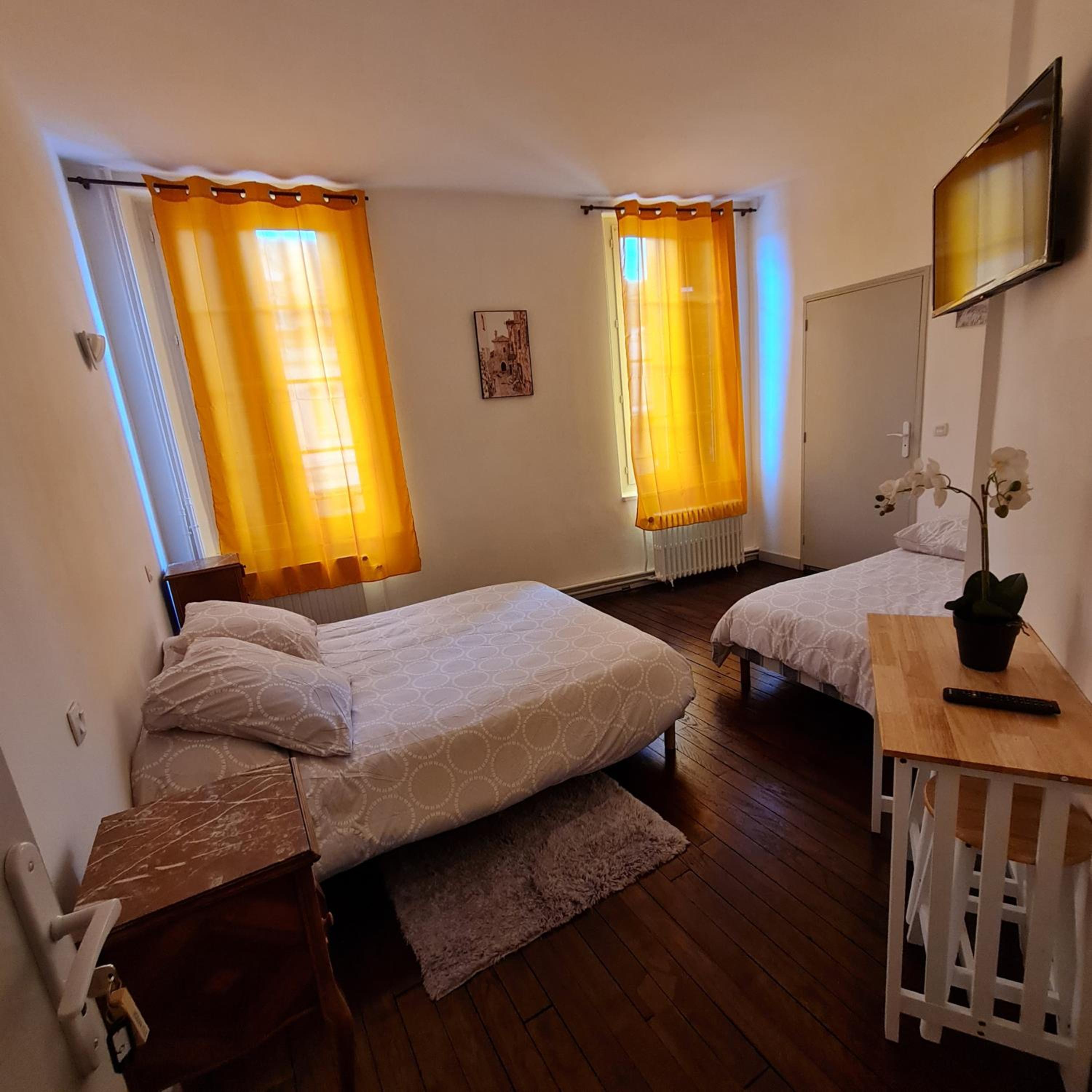 Triple Room with Private Bathroom photo 2