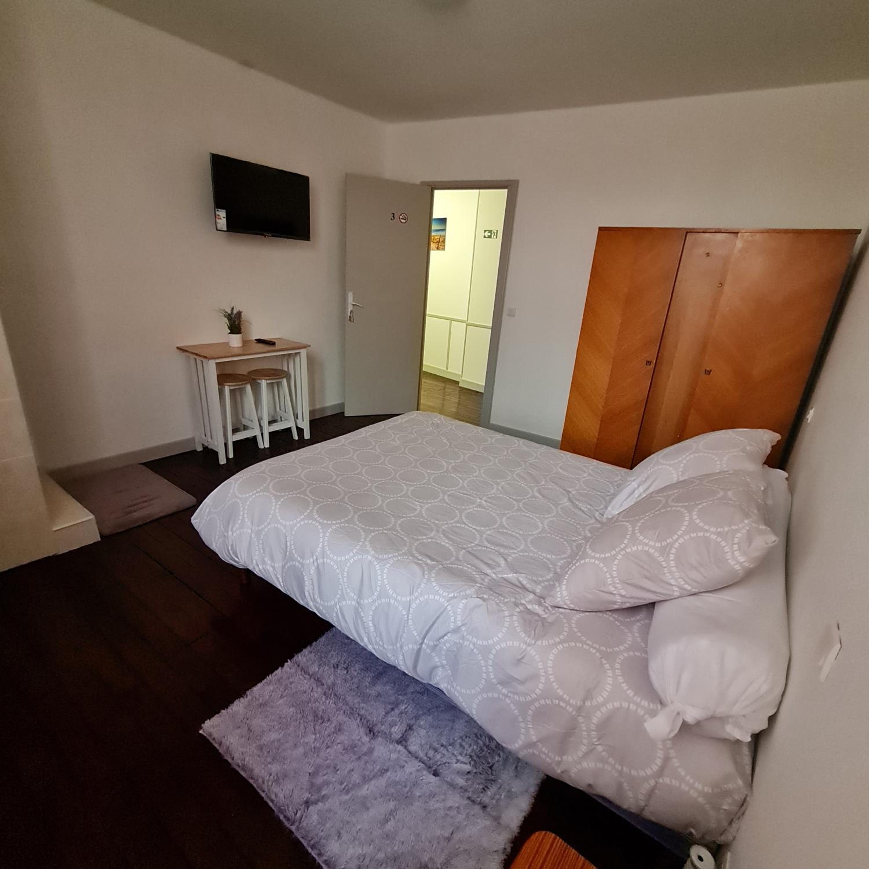 Double Room with Private External Bathroom photo 2