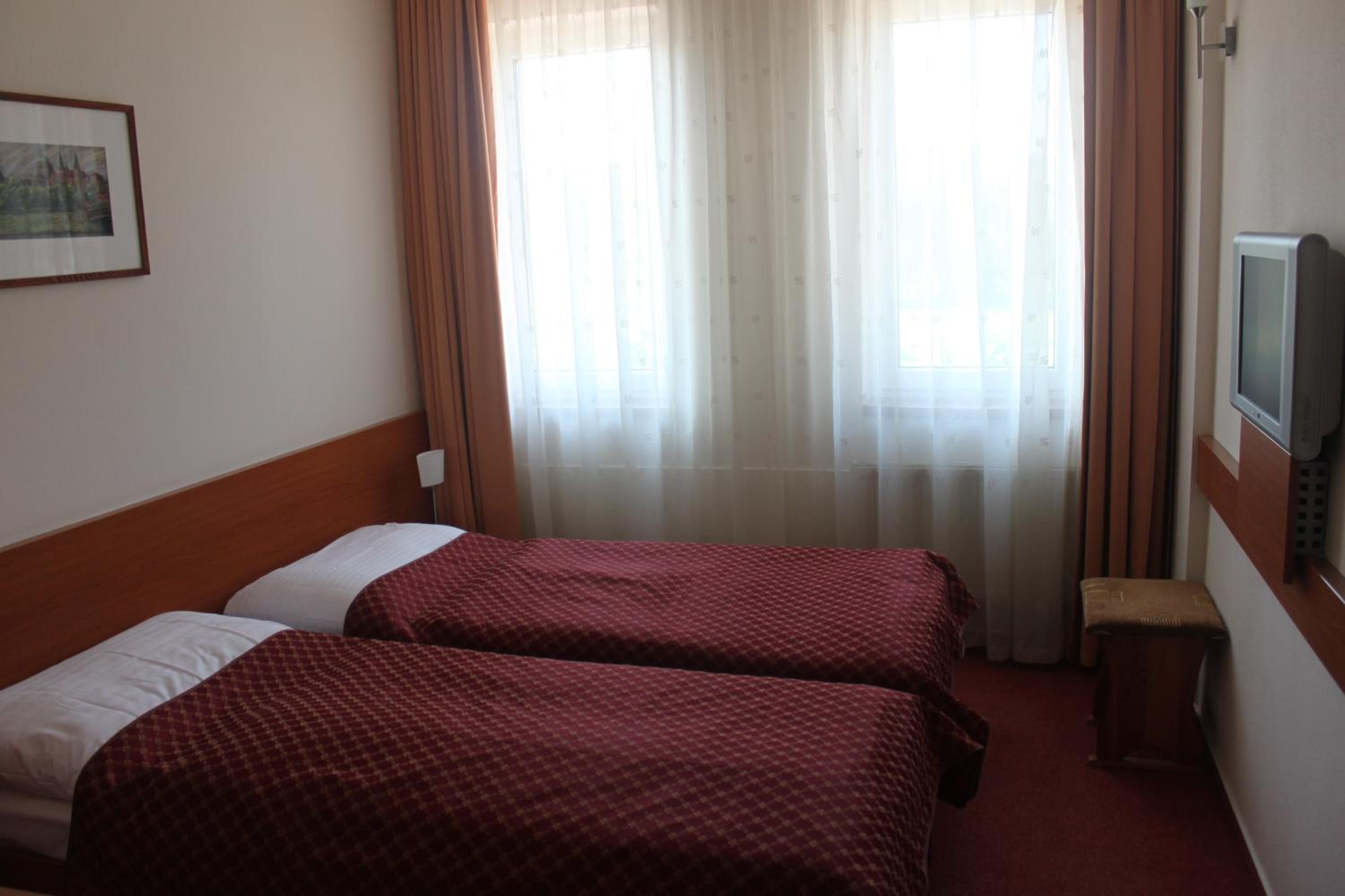 Double or Twin Room - Photo 2