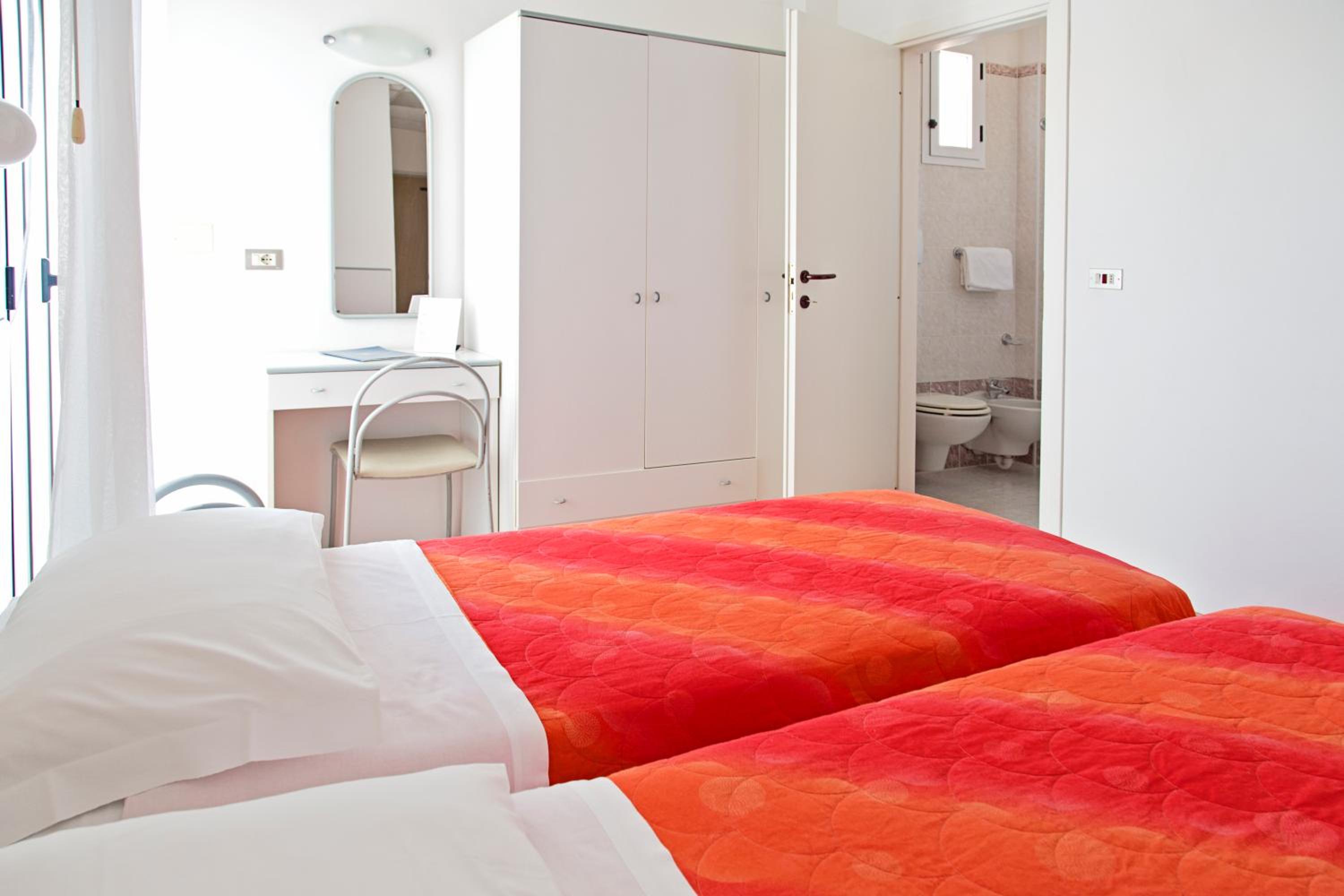 Double or Twin Room - Photo 13