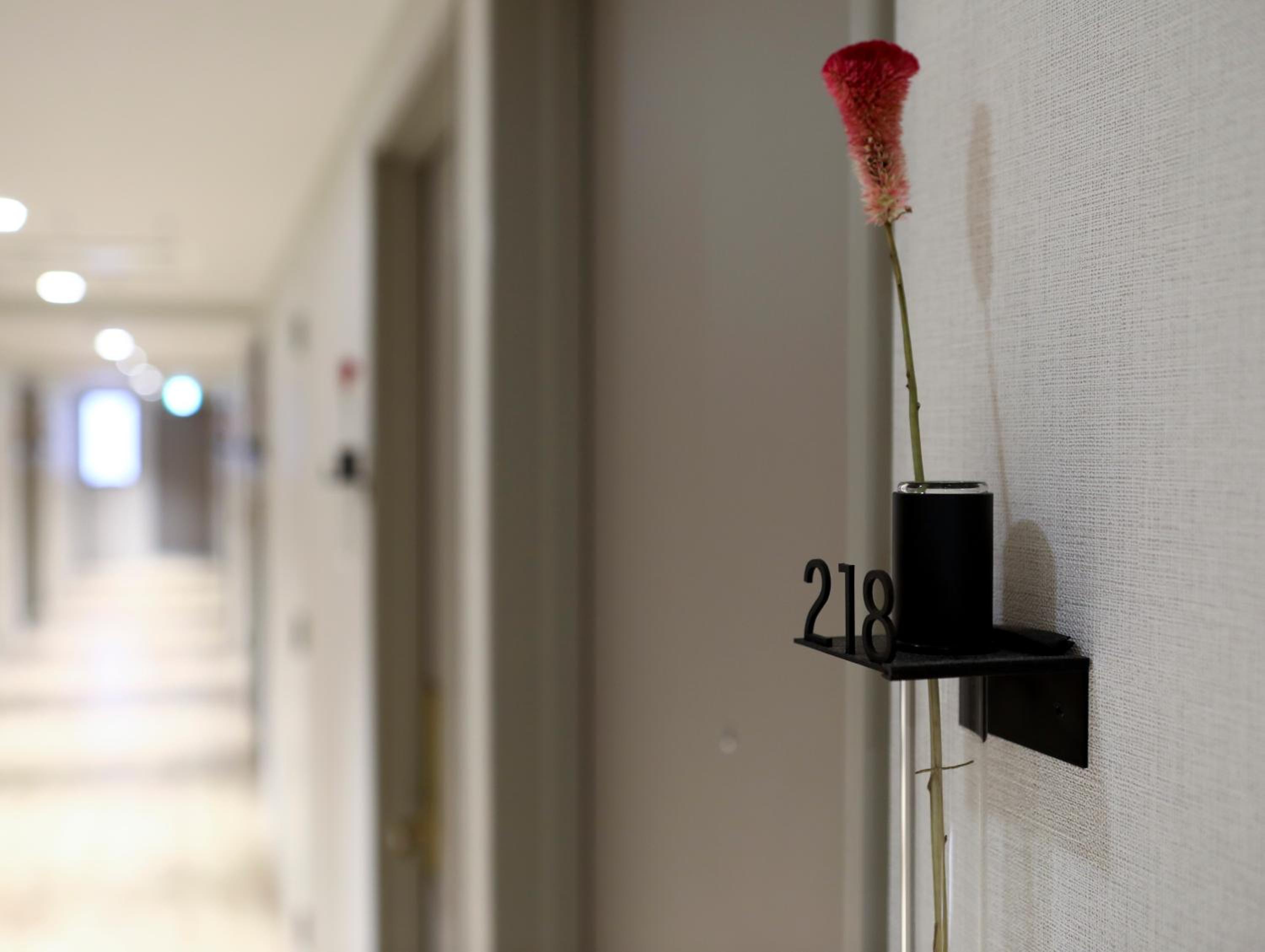 Adjoining Twin Room - Non-Smoking 3-4 adult thumbnail 6