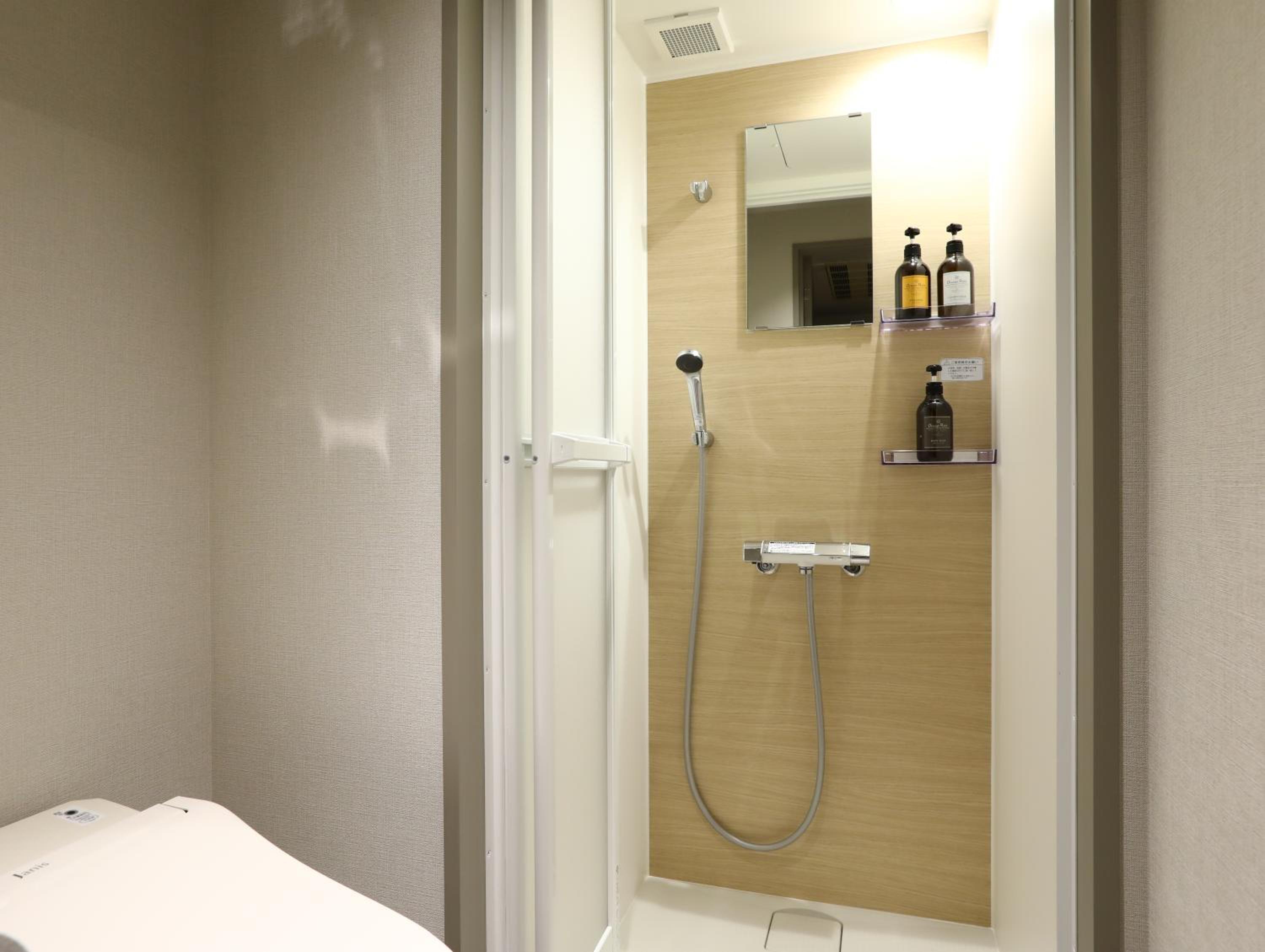 Adjoining Twin Room - Non-Smoking 3-4 adult